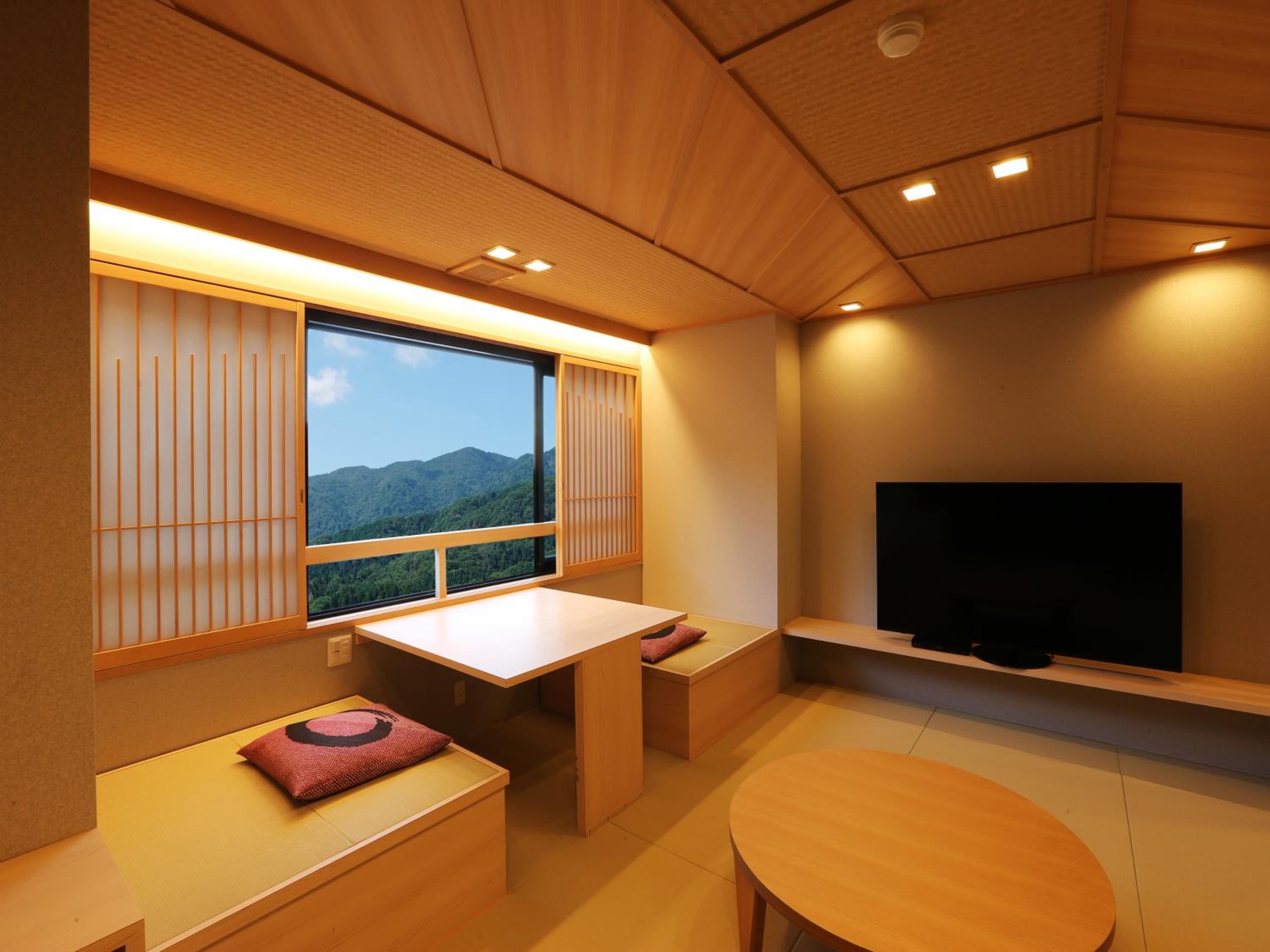 Quadruple Room with Private Bathroom