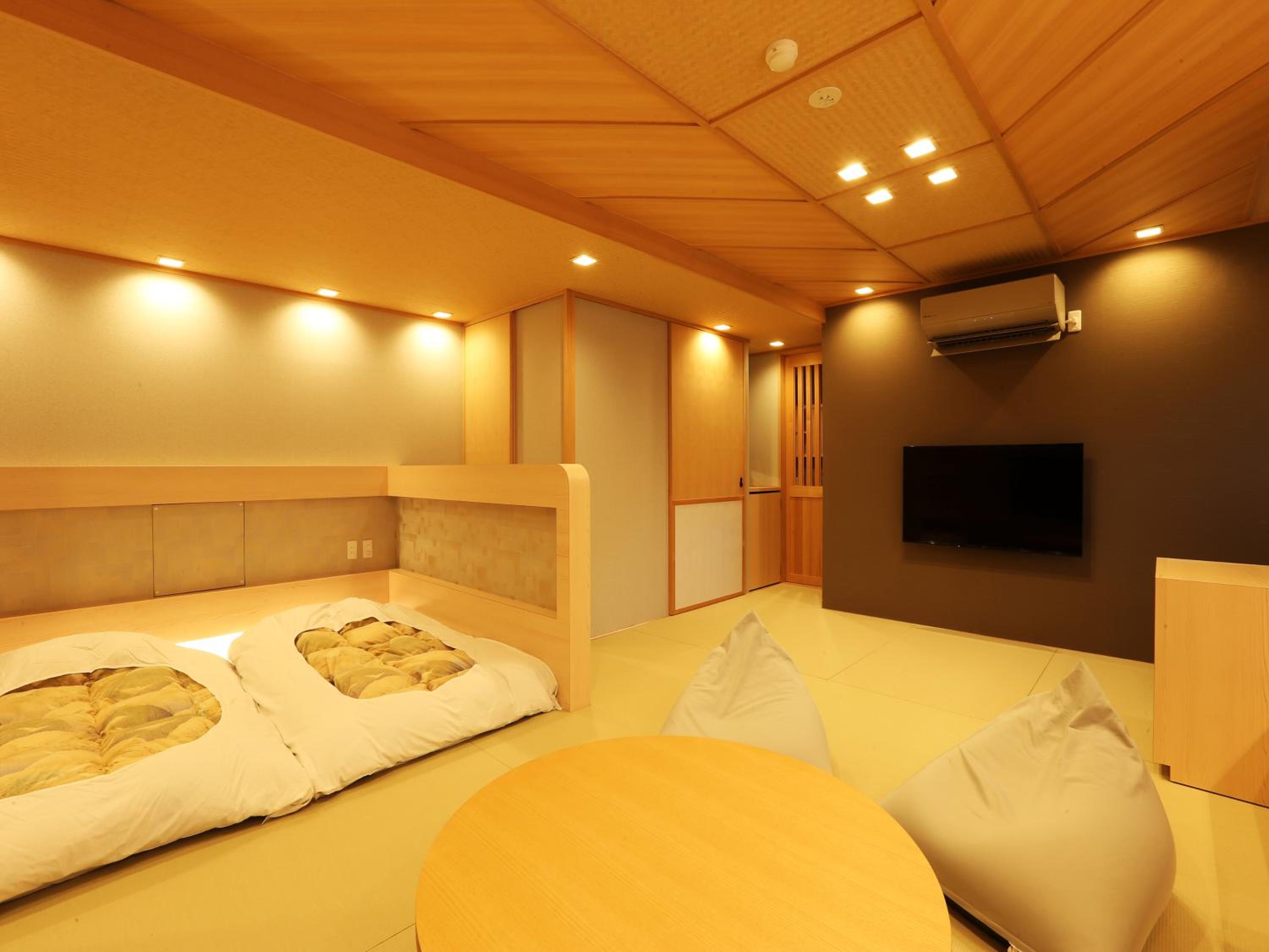 Quadruple Room with Private Bathroom