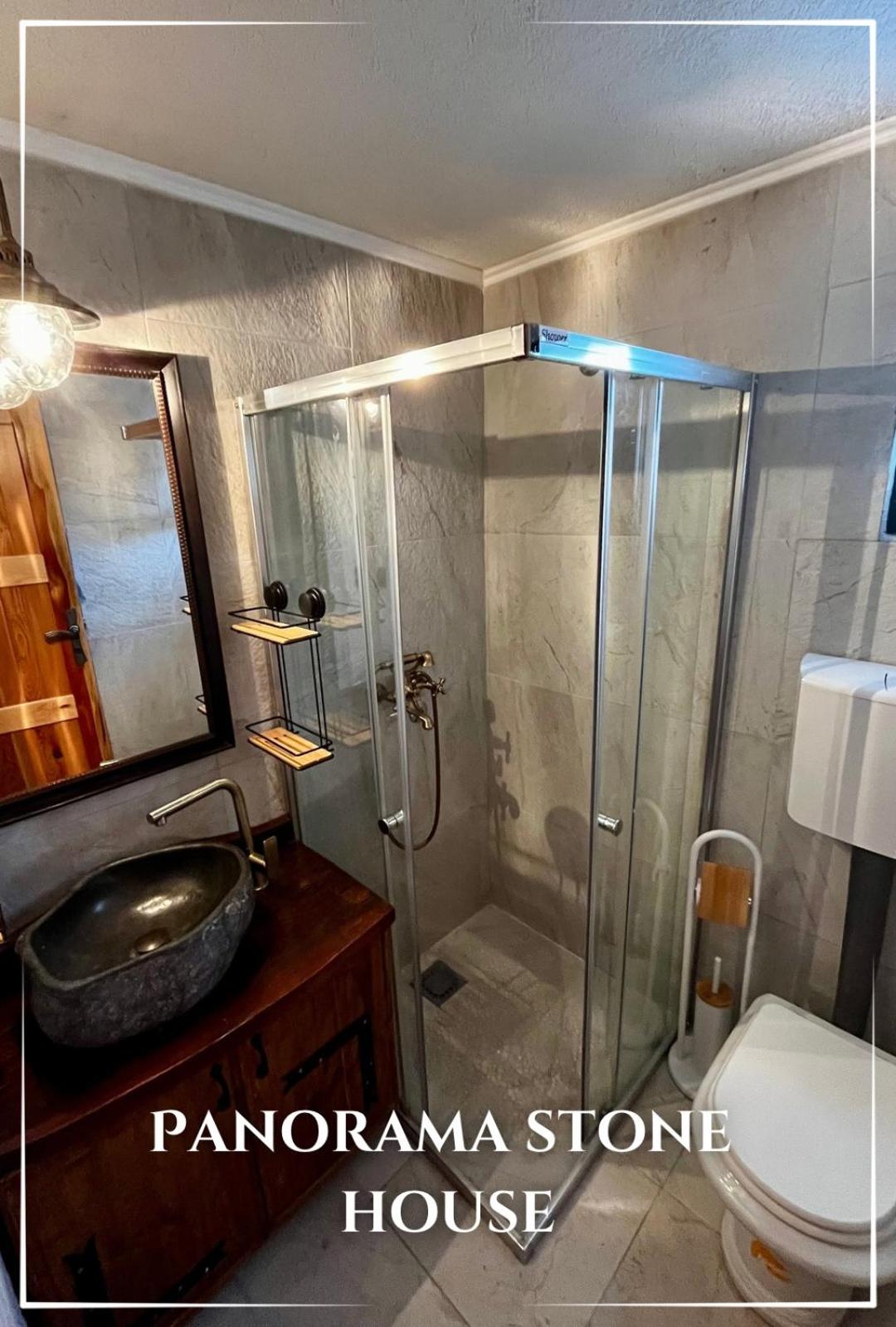 One-Bedroom House photo 2