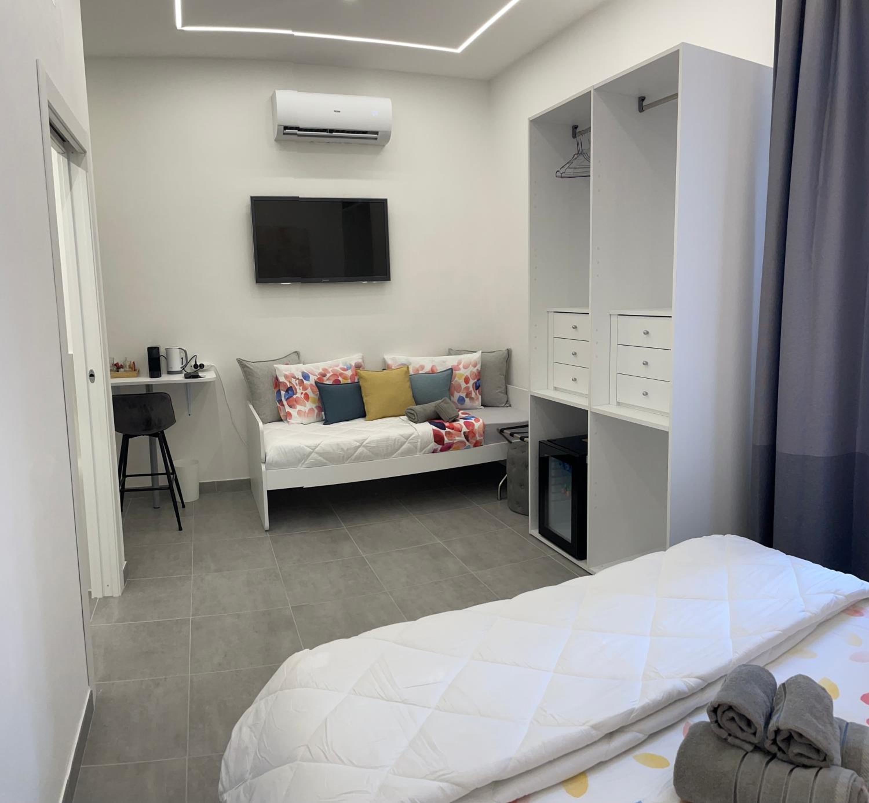 Double Room with Extra Bed photo 1