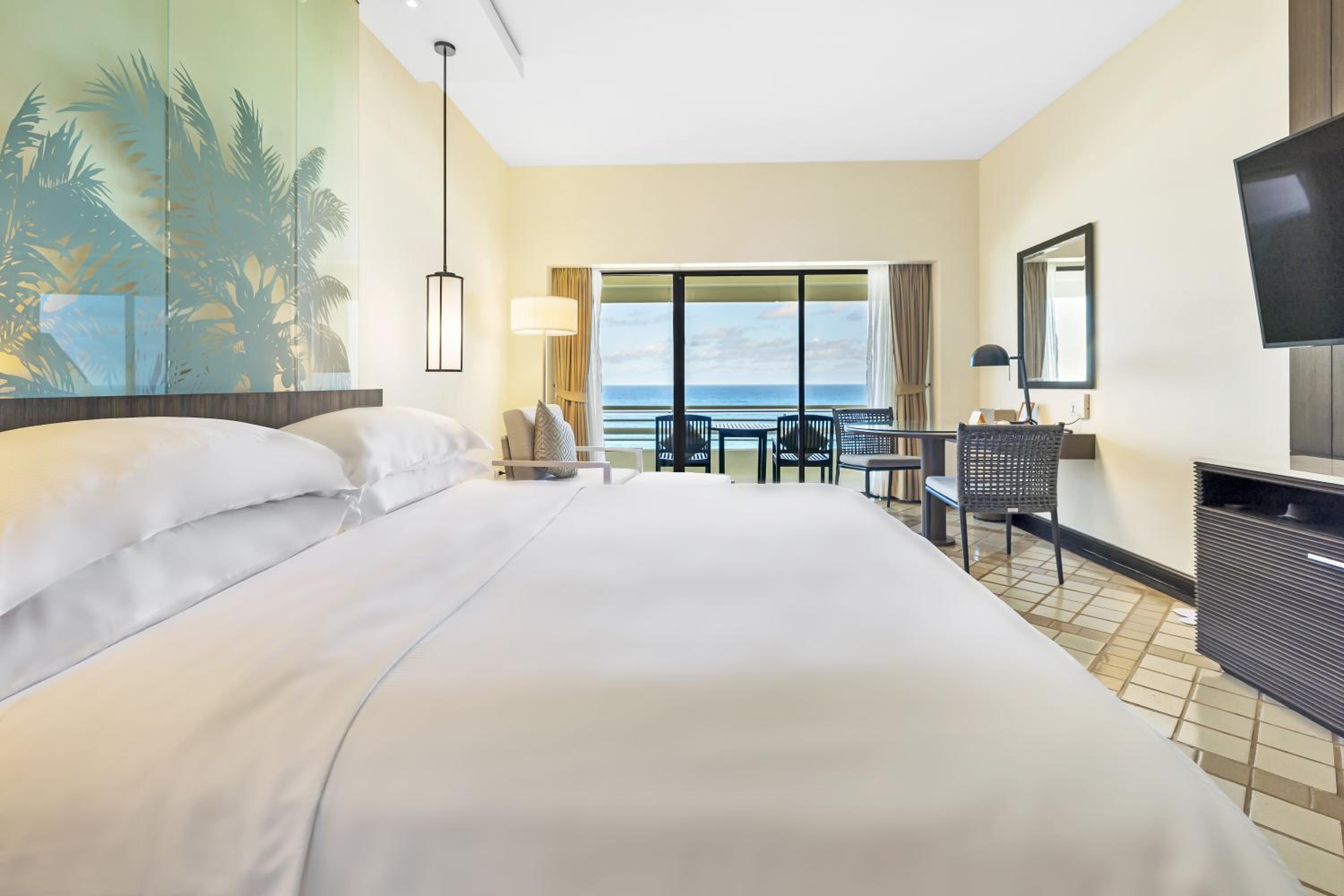 Deluxe King Room with Sea View - Photo 2