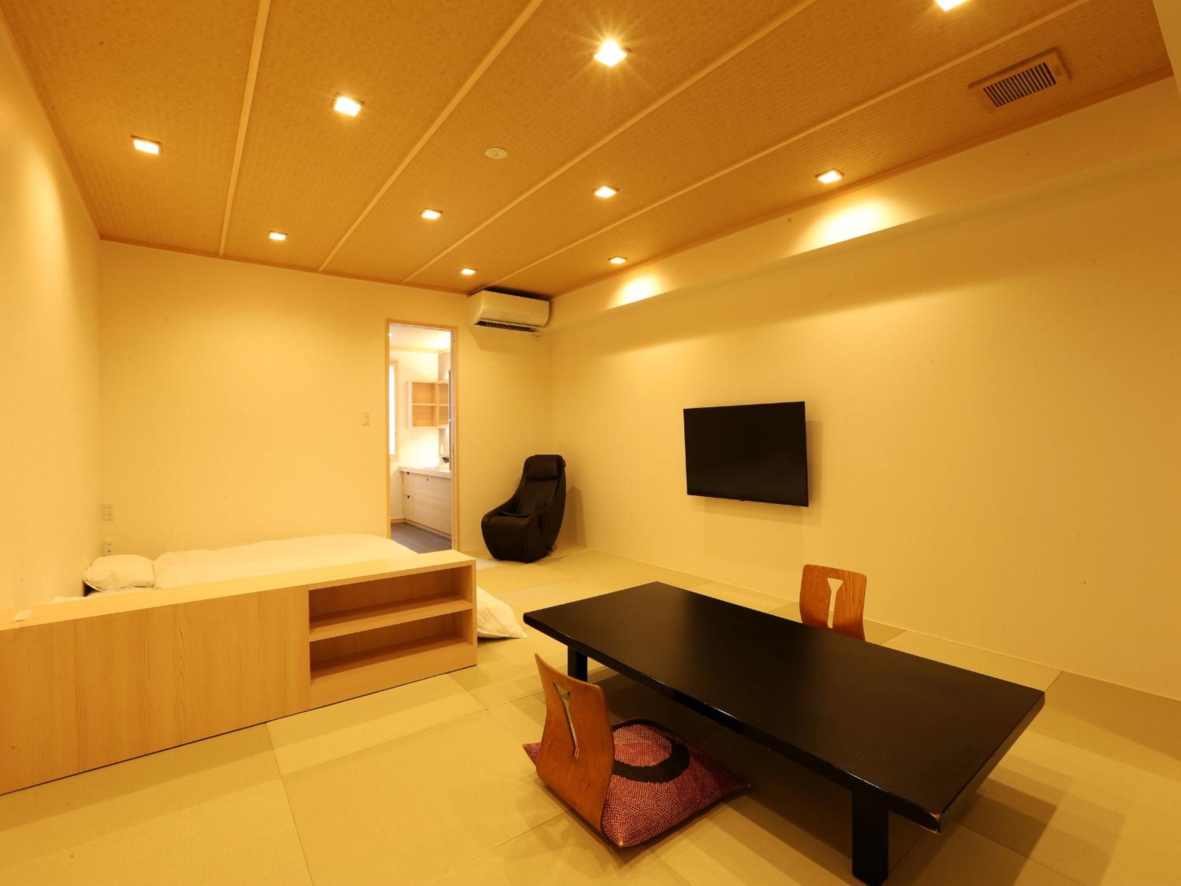 Quadruple Room with Private Bathroom