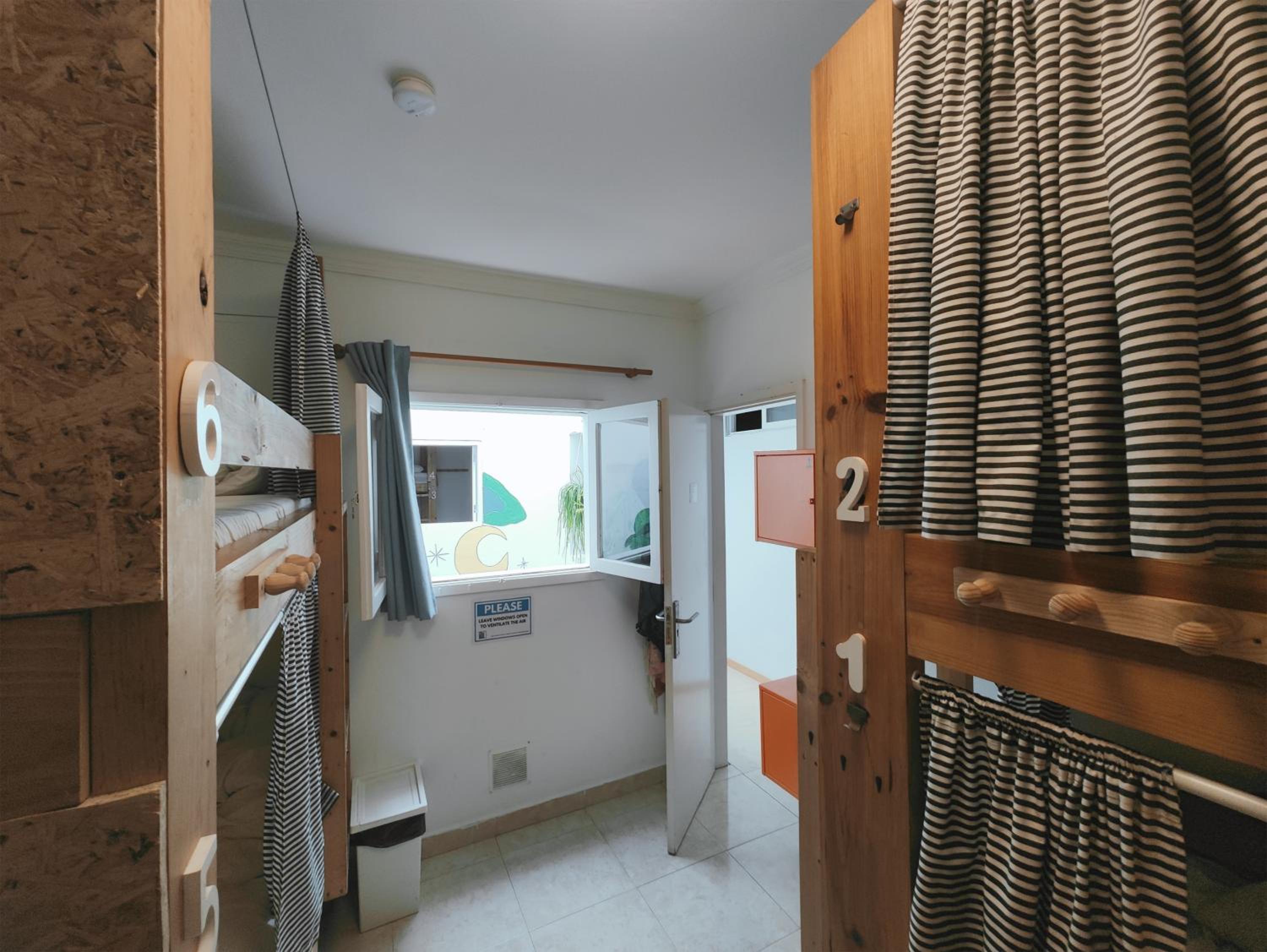 Bed in 6-Bed Dormitory Room photo 2