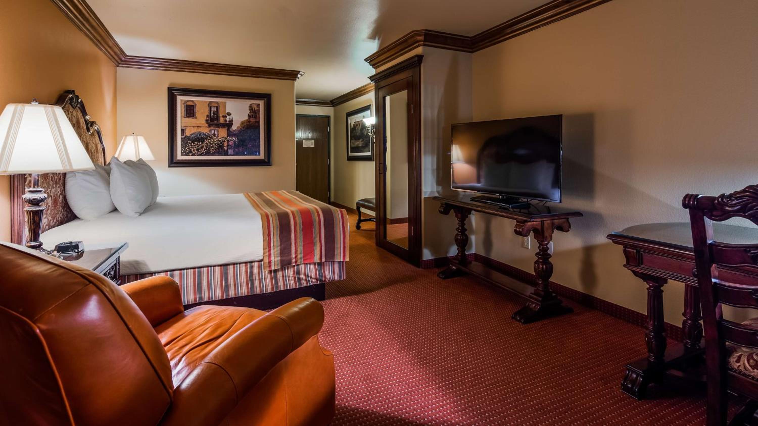 Presidential King Suite photo 1