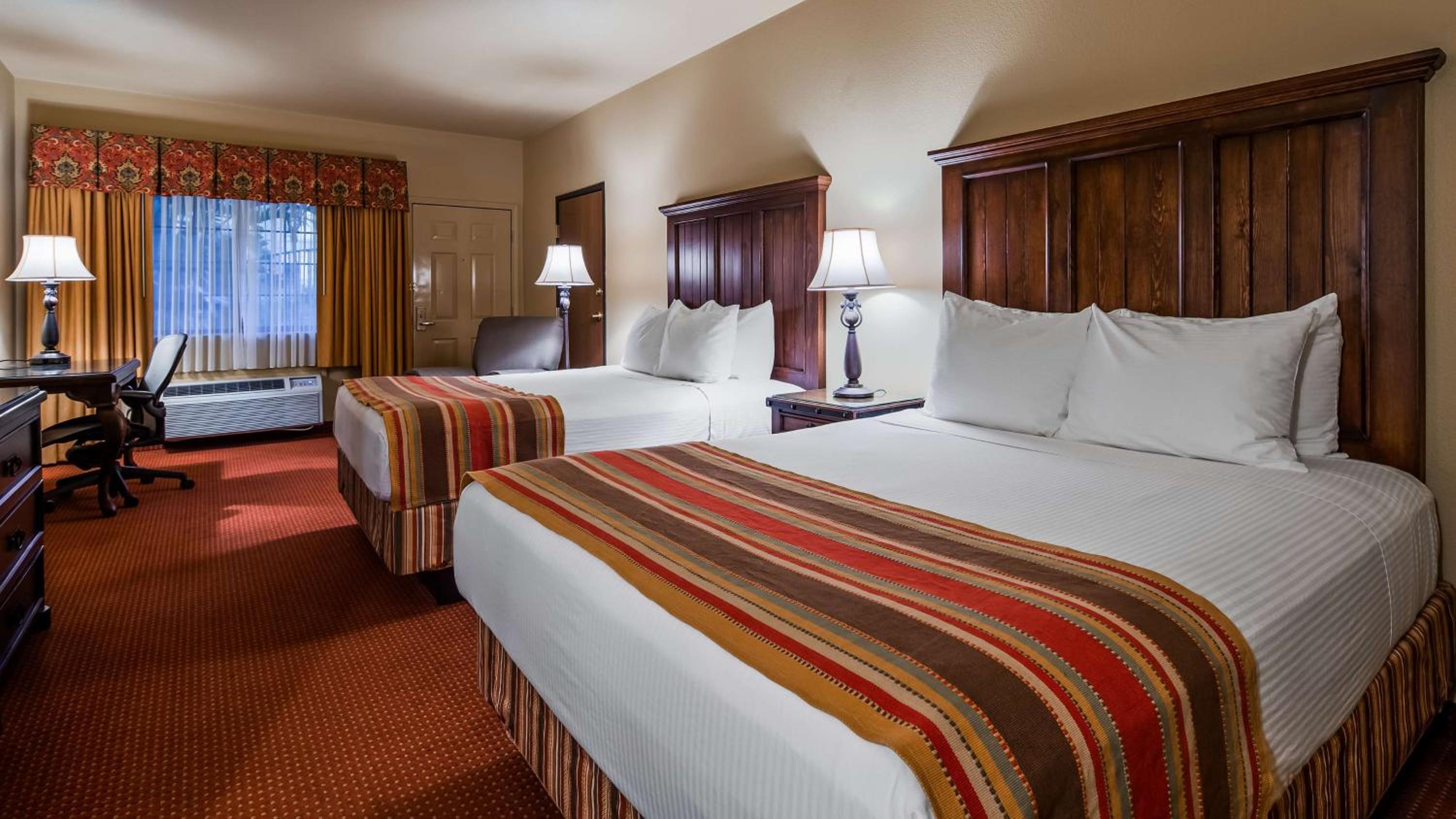 Queen Suite with Two Queen Beds photo 1