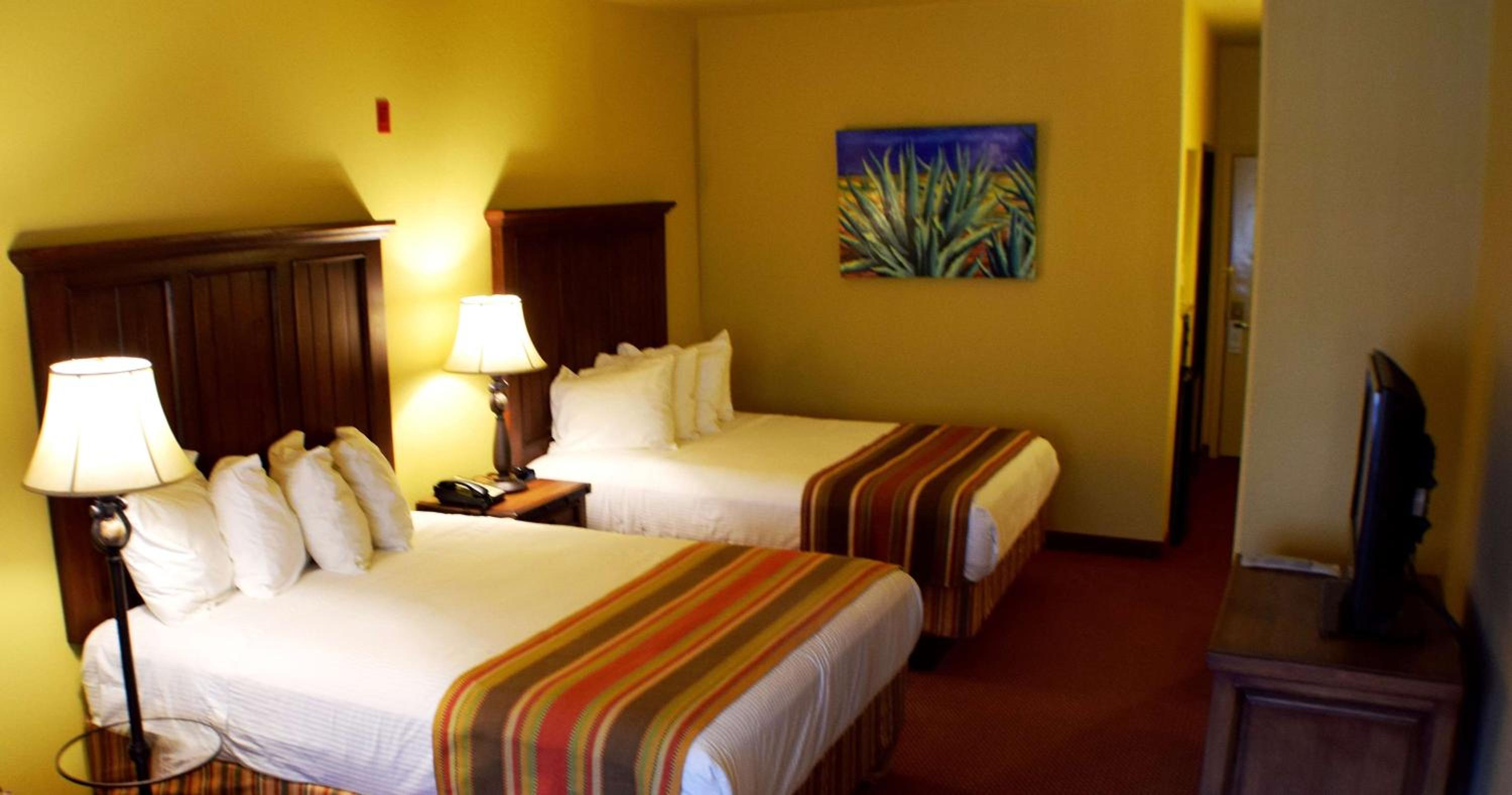 Queen Room with Two Queen Beds - Photo 3