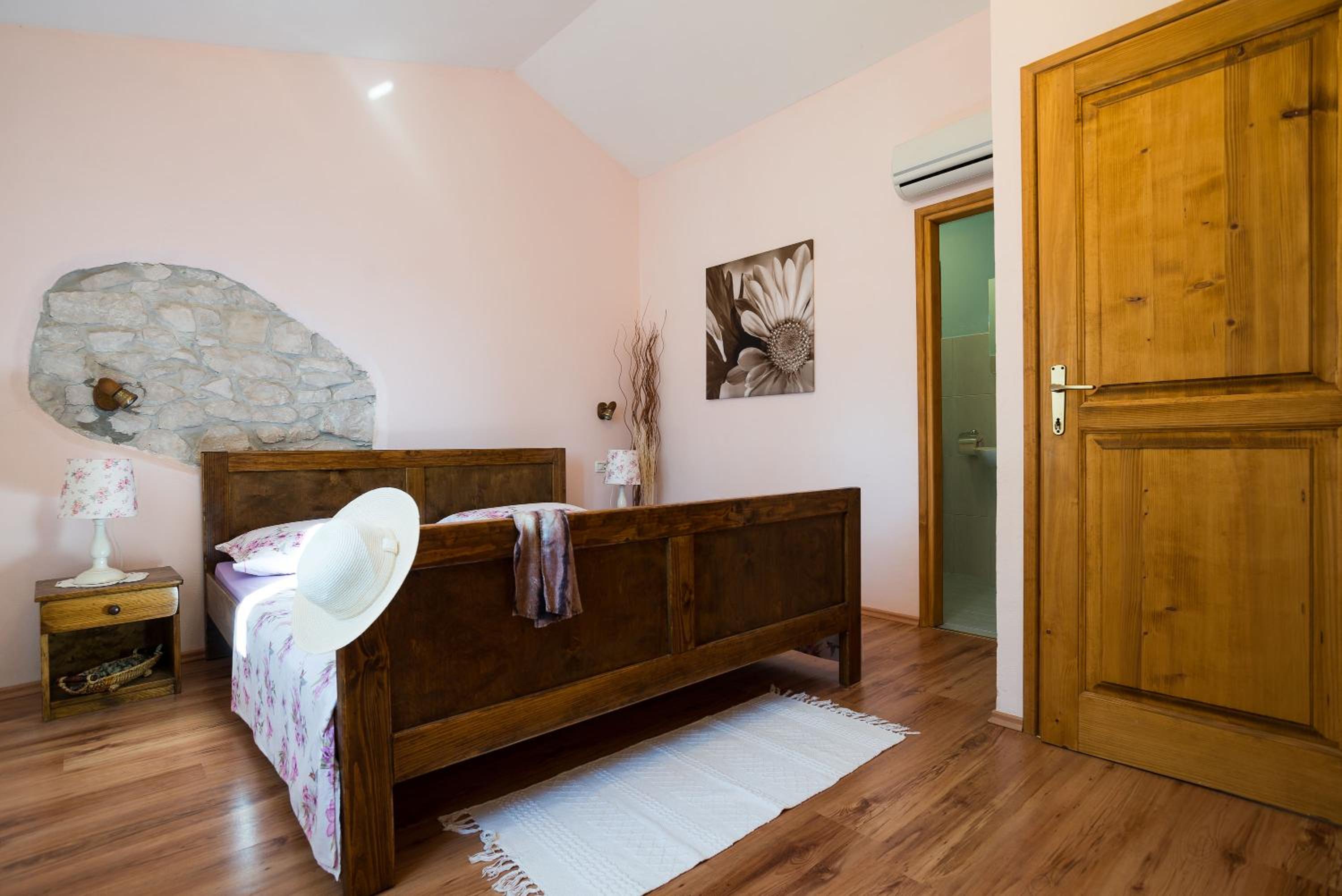 Four-Bedroom House photo 3