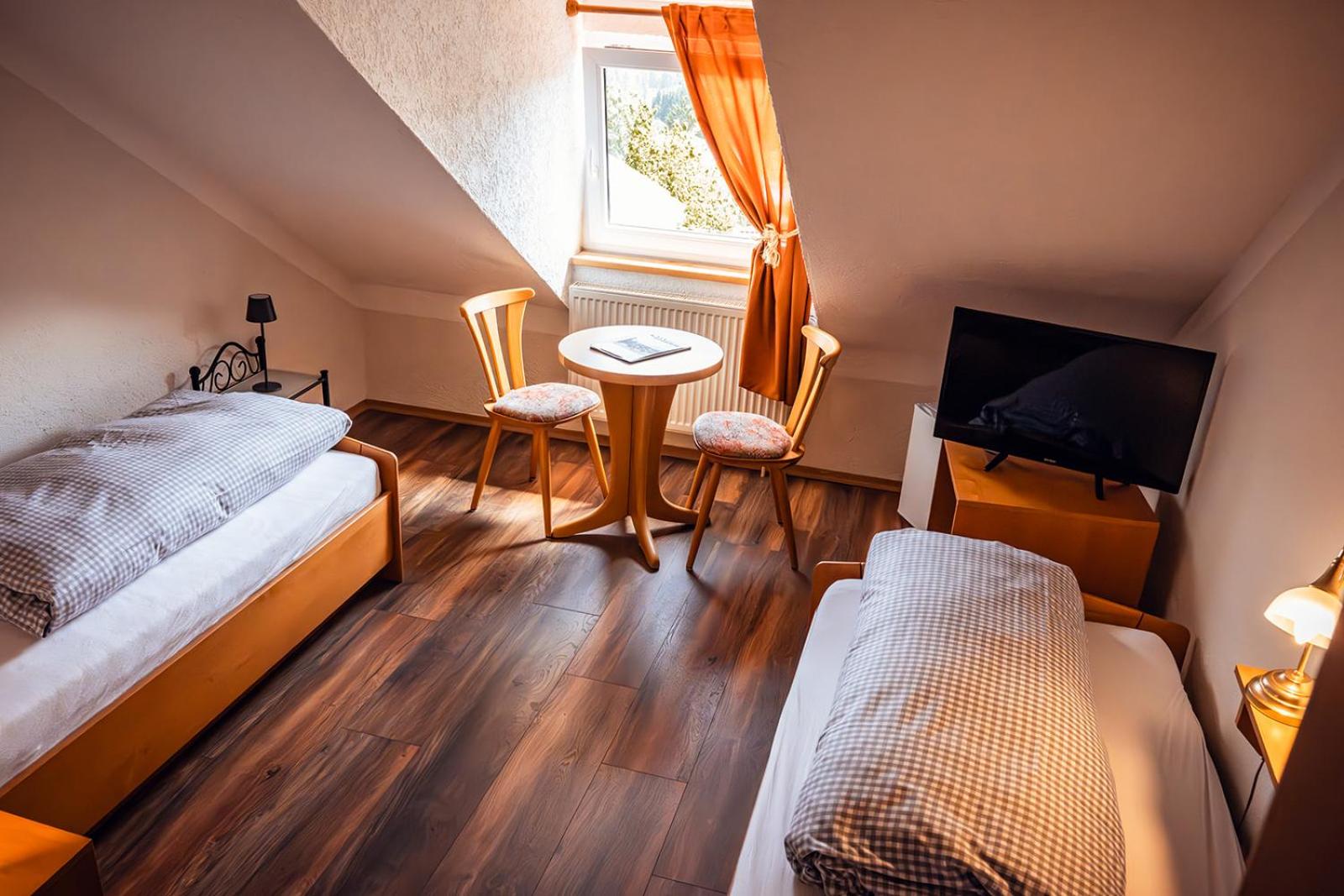 Twin Room with Private Bathroom photo 2