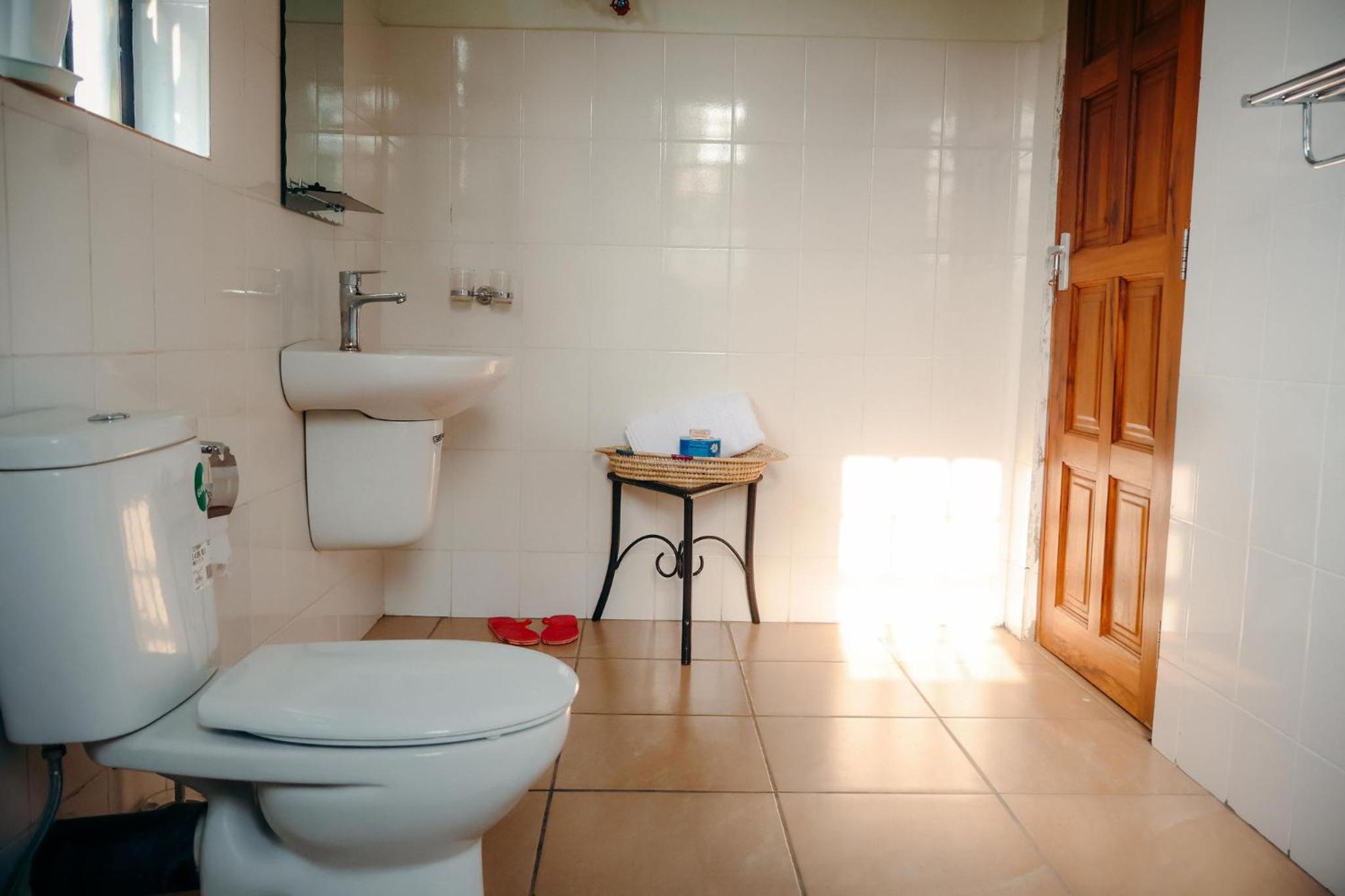 Deluxe Double Room (2 Adults + 1 Child)