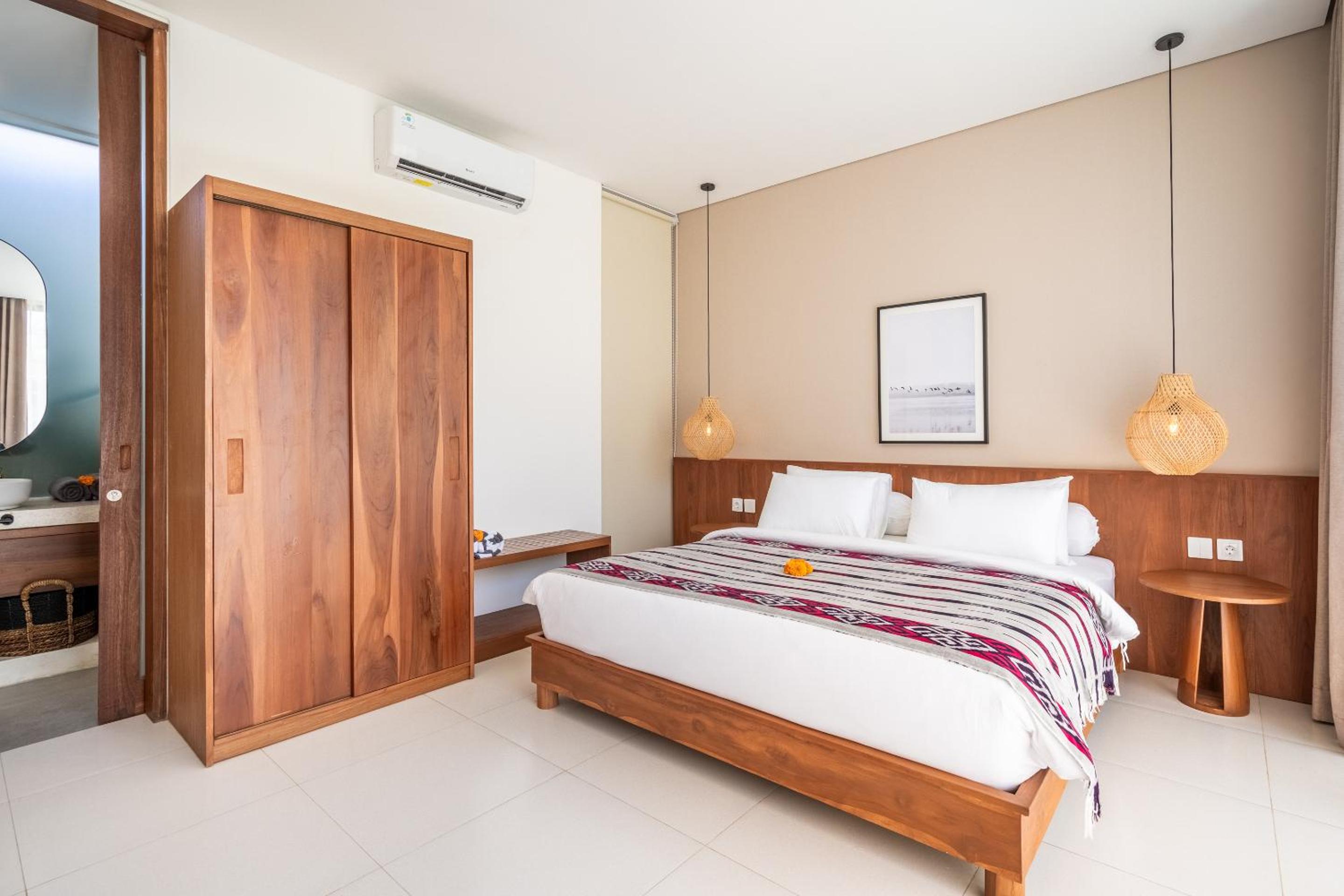 Three-Bedroom Villa photo 3