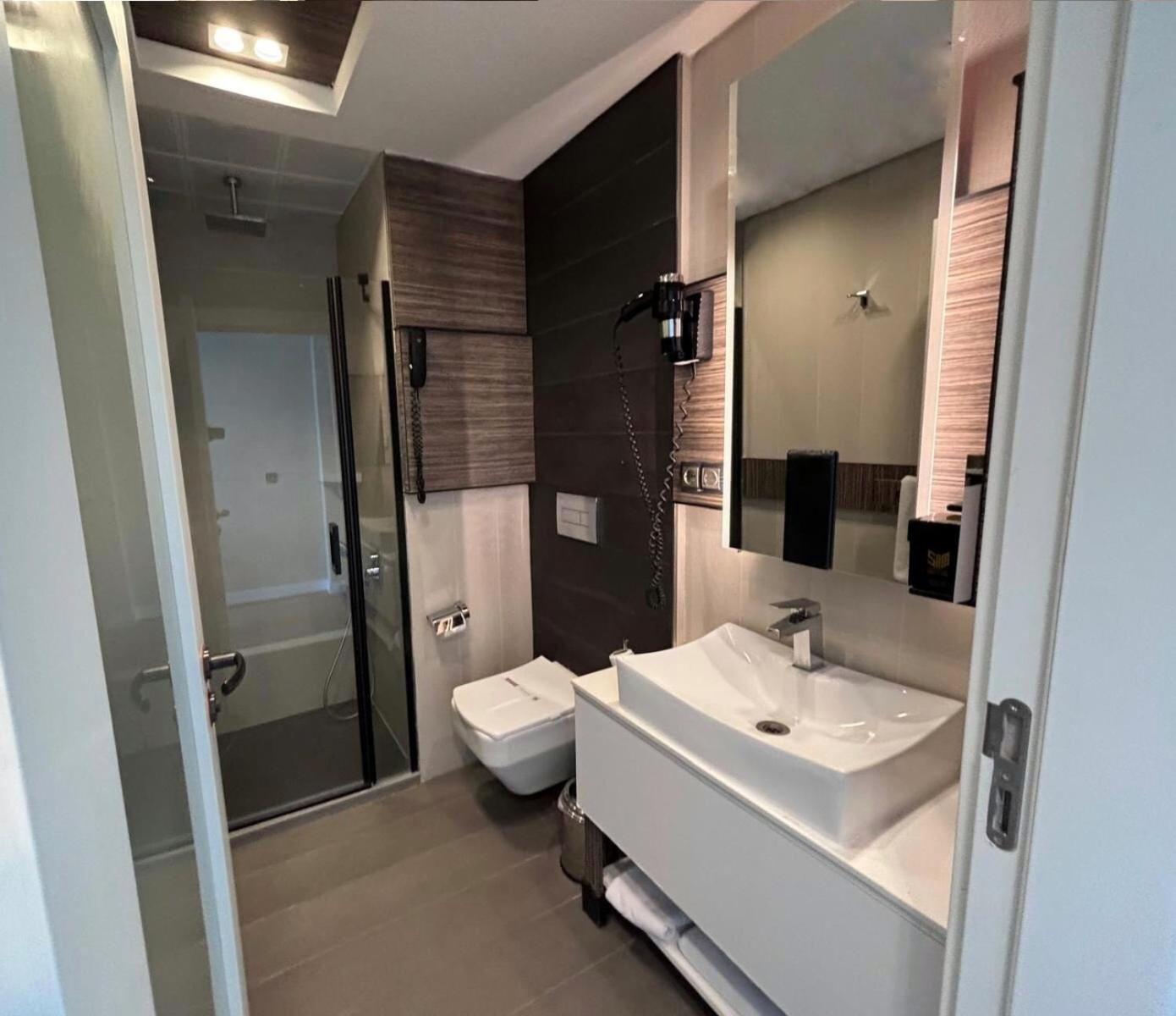 Deluxe Double or Twin Room photo 2
