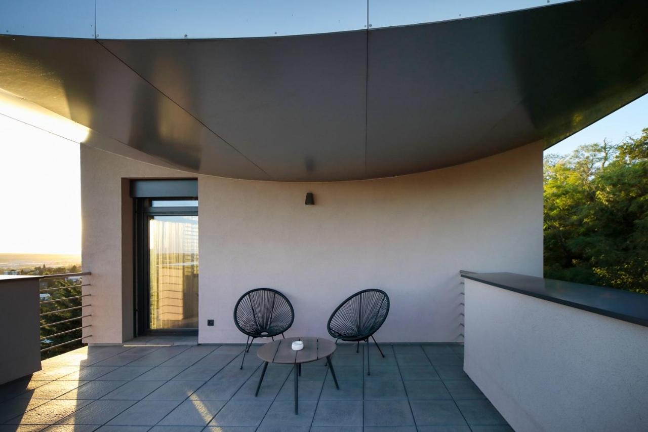 Apartment with View - Photo 2