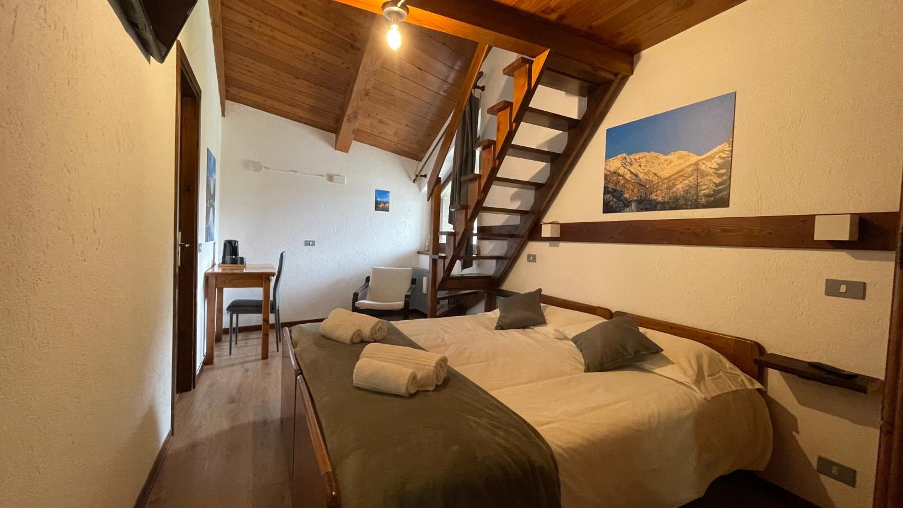 Quadruple Room with Mountain View photo 1