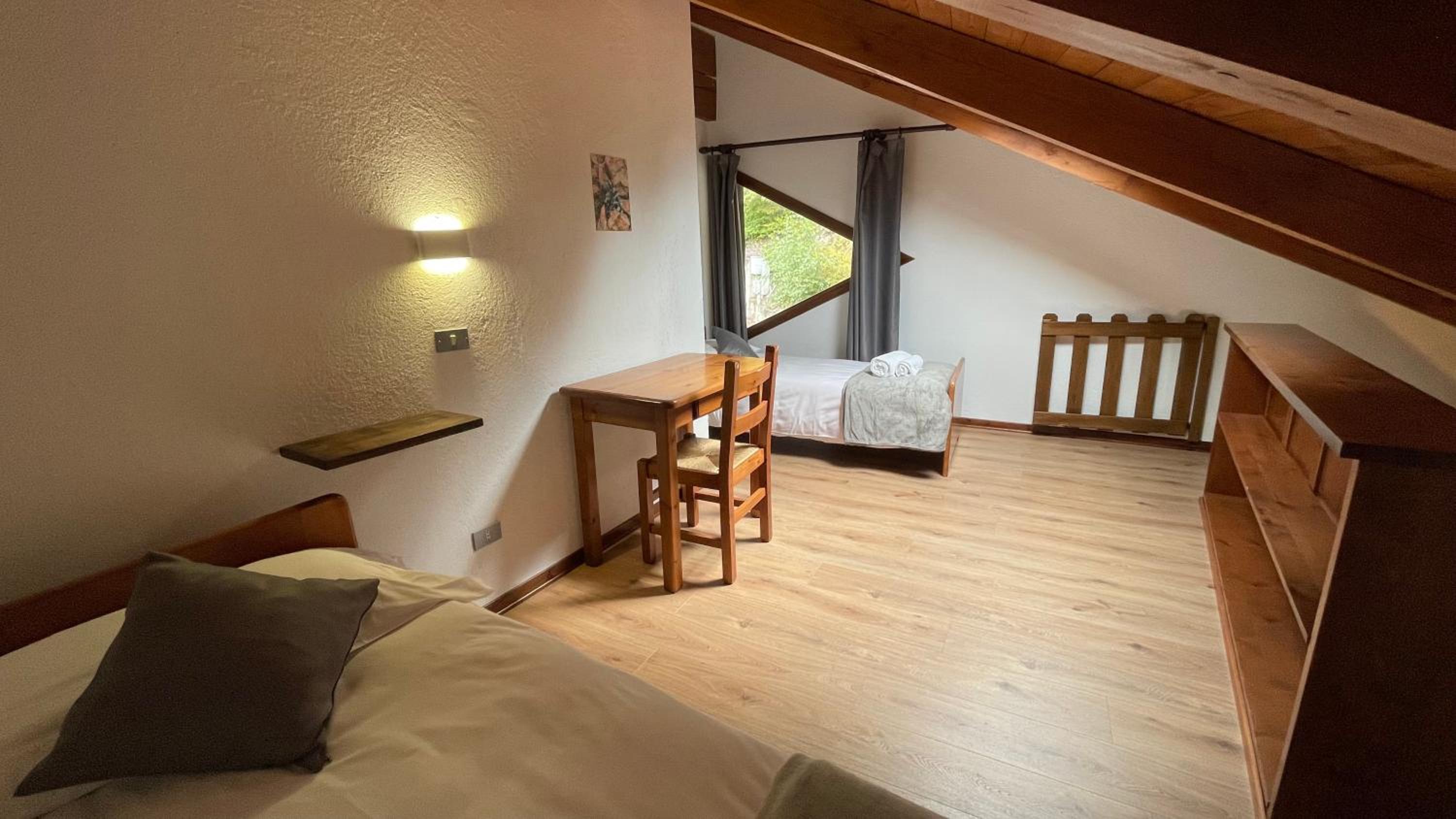 Quadruple Room with Mountain View photo 2