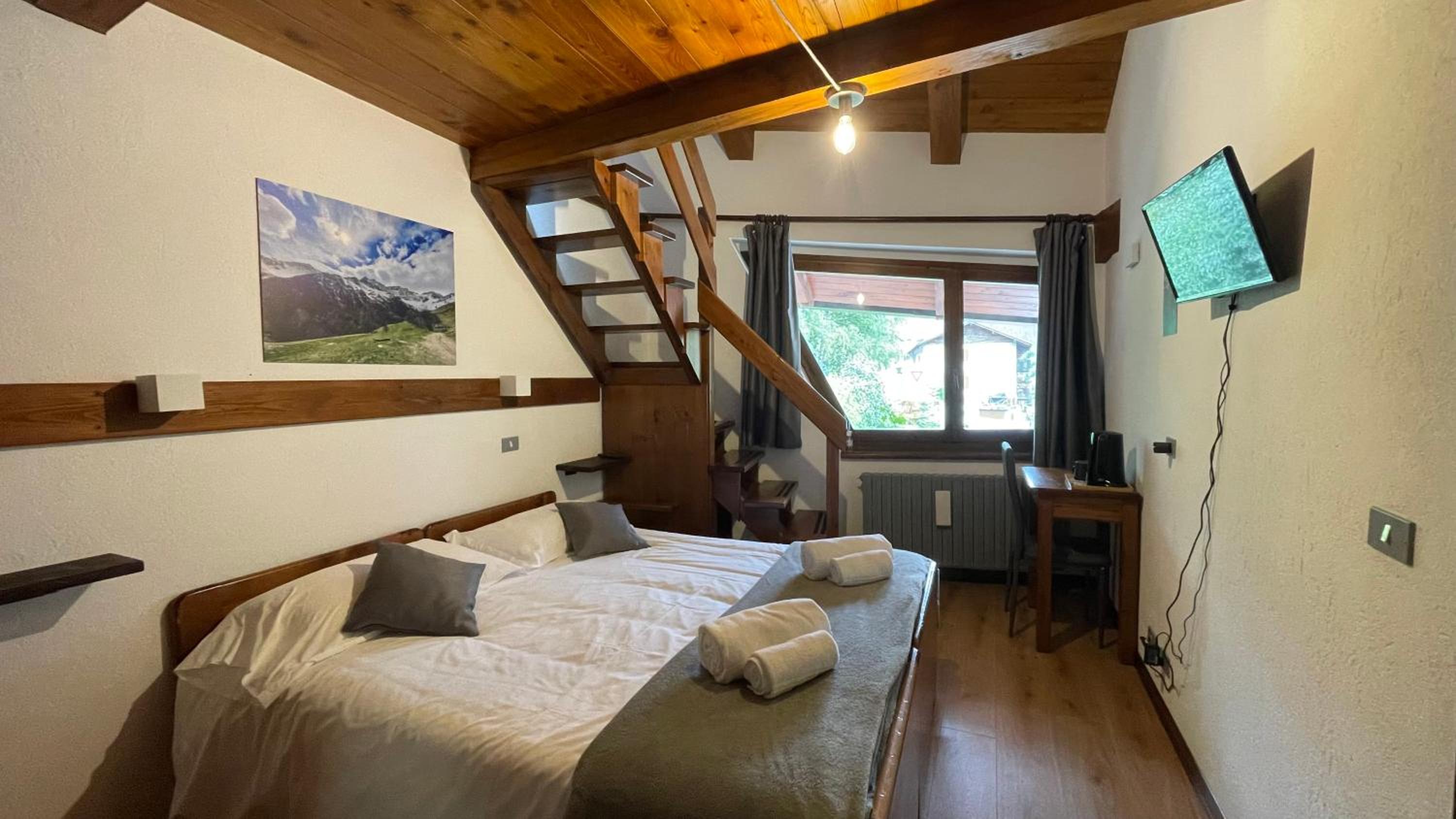 Quadruple Room with Mountain View photo 1