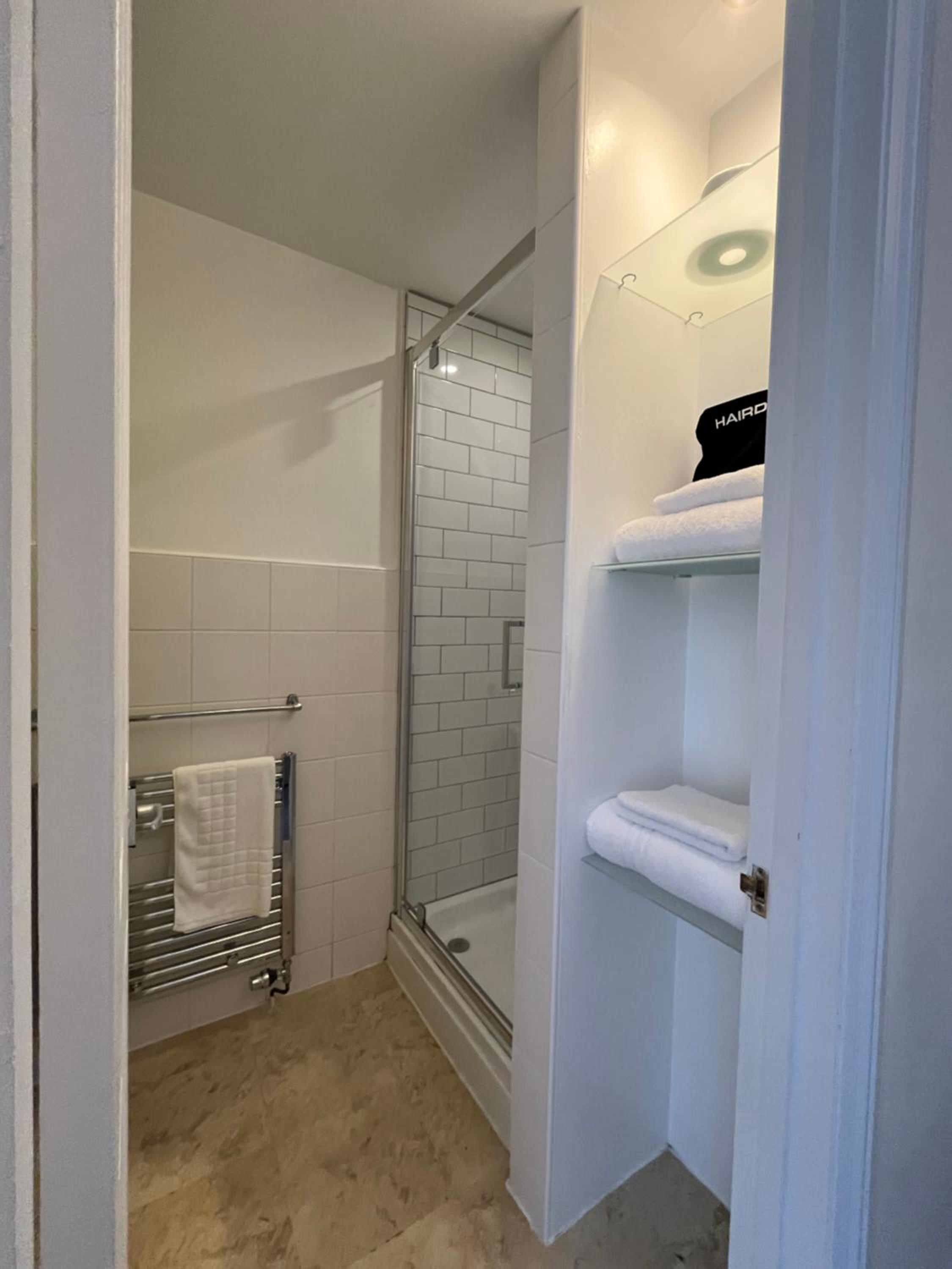 Double Room - Photo 9