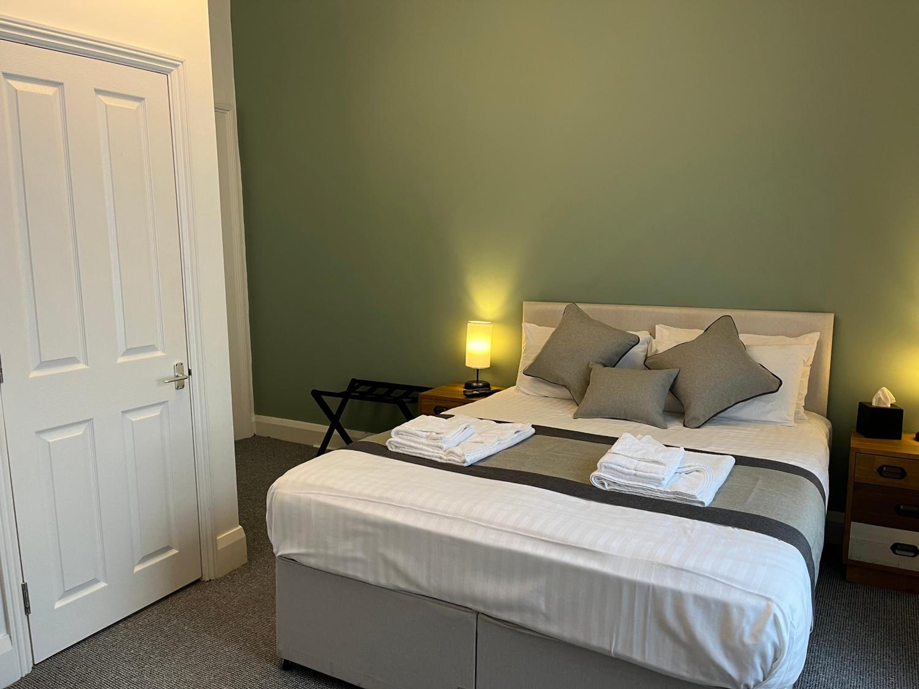 Double Room - Photo 5