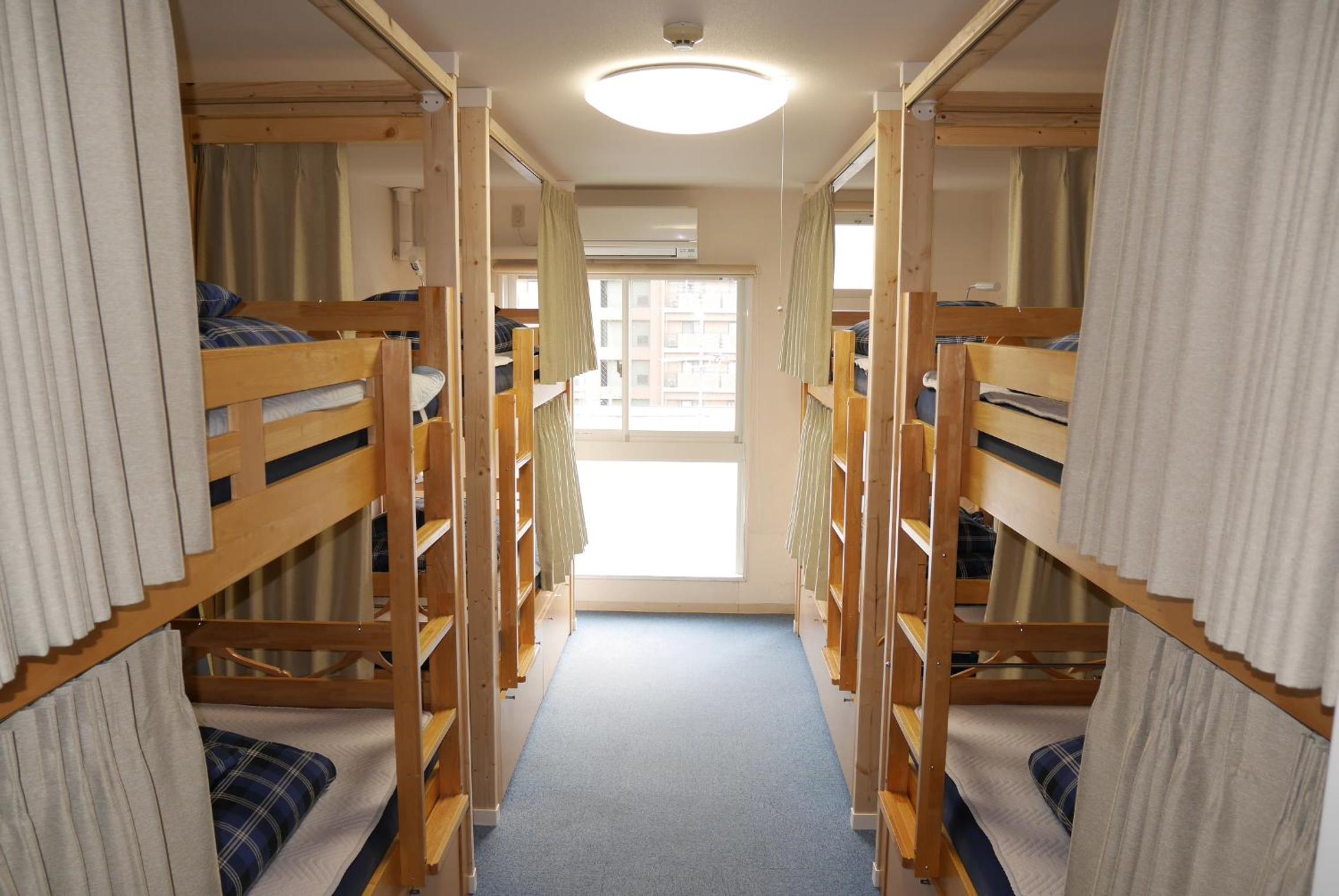 Bed in 8-Bed Mixed Dormitory Room photo 1