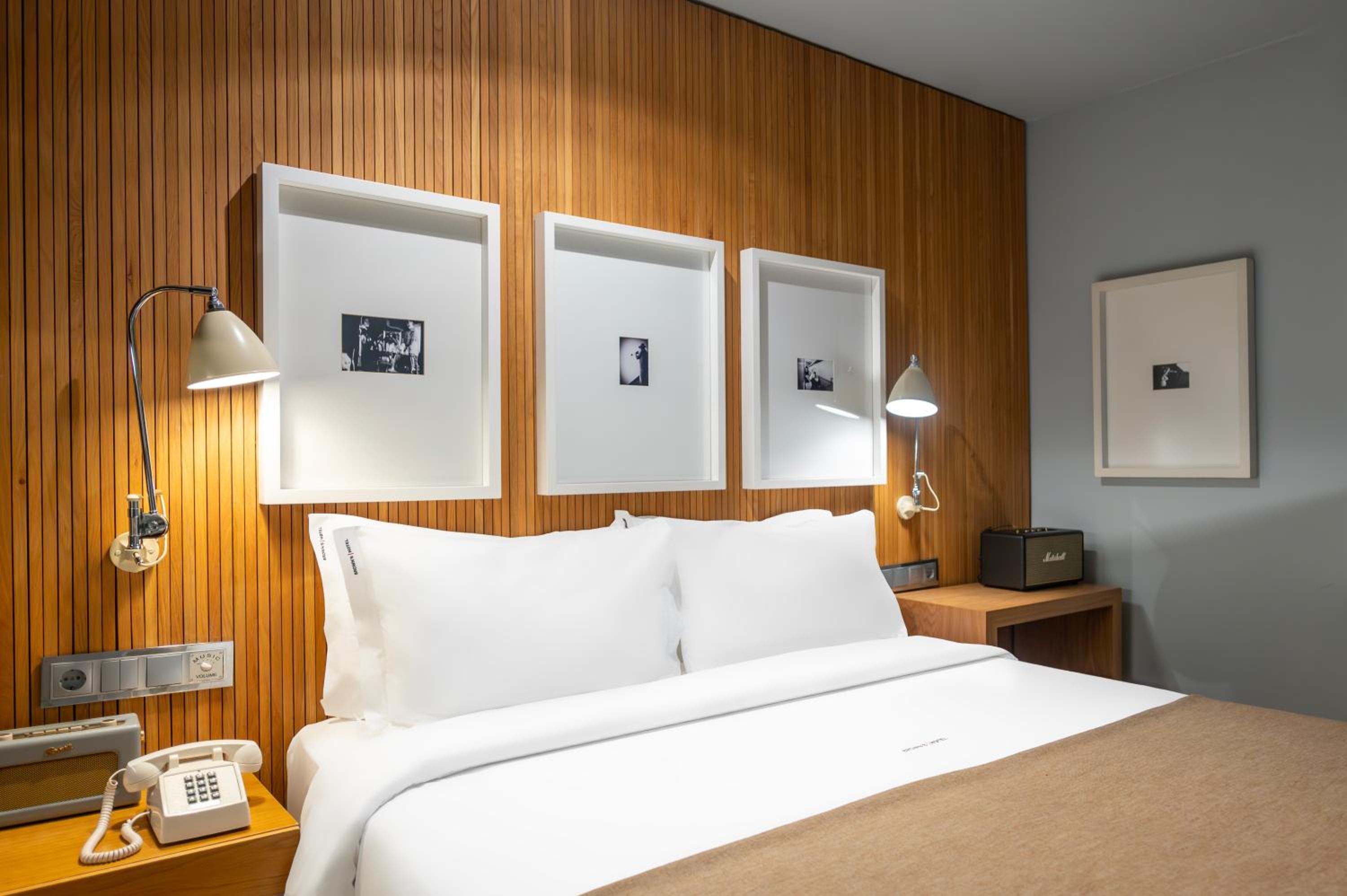 Small Double Room - Photo 12