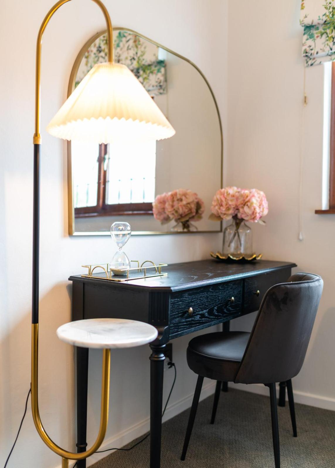 Deluxe King Suite - Photo 3