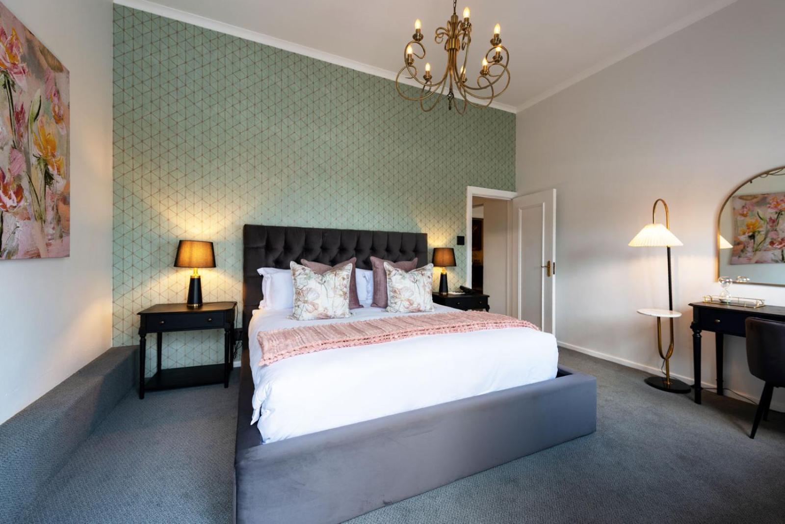 Deluxe King Suite - Photo 4