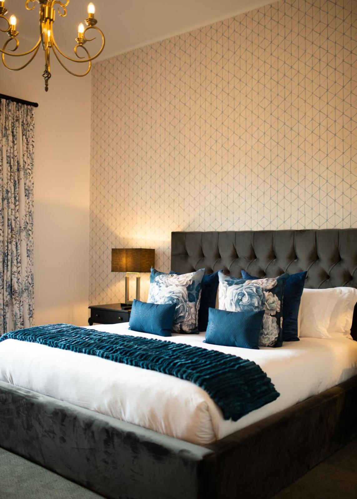 Deluxe King Room - Photo 12
