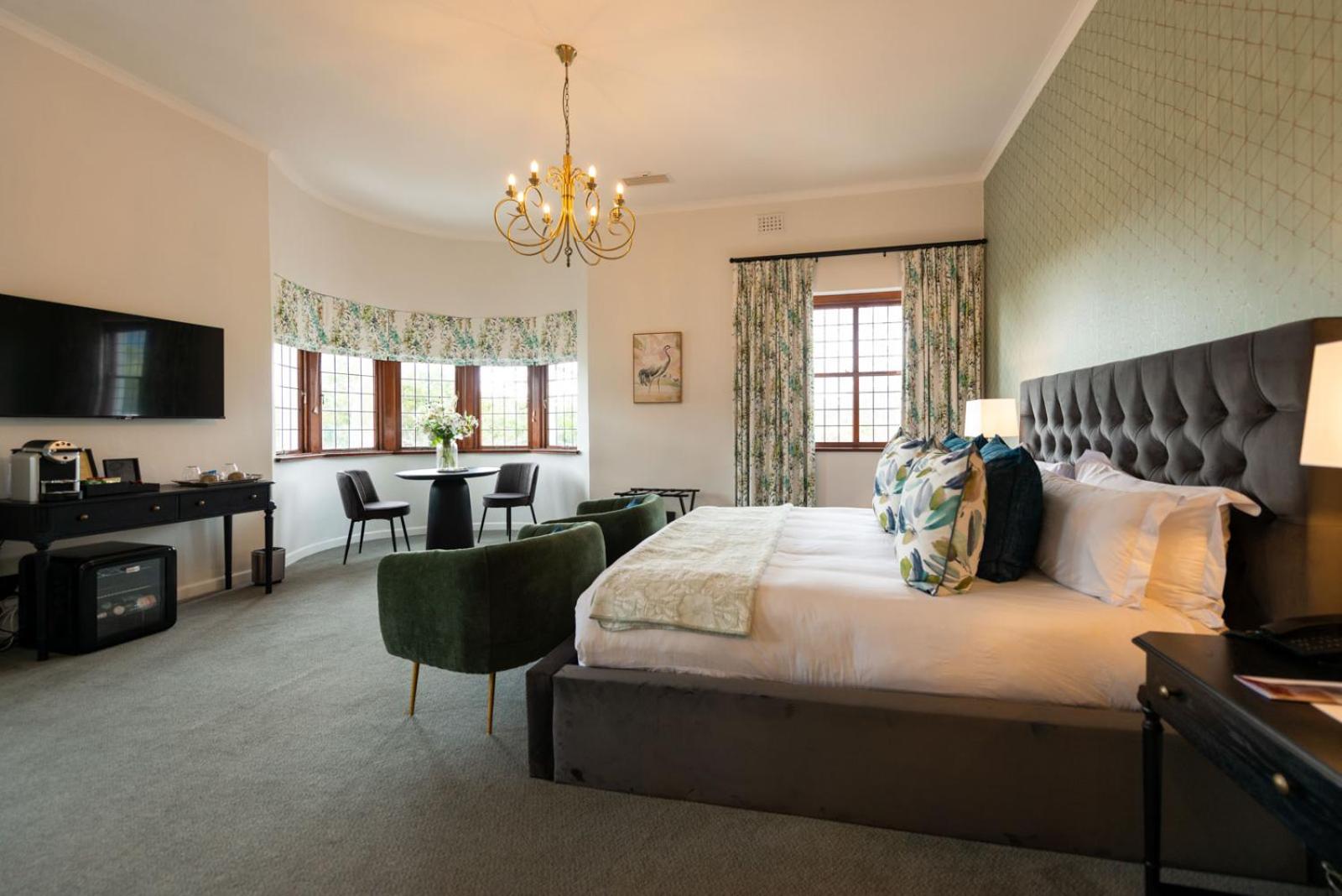 Deluxe King Room - Photo 2