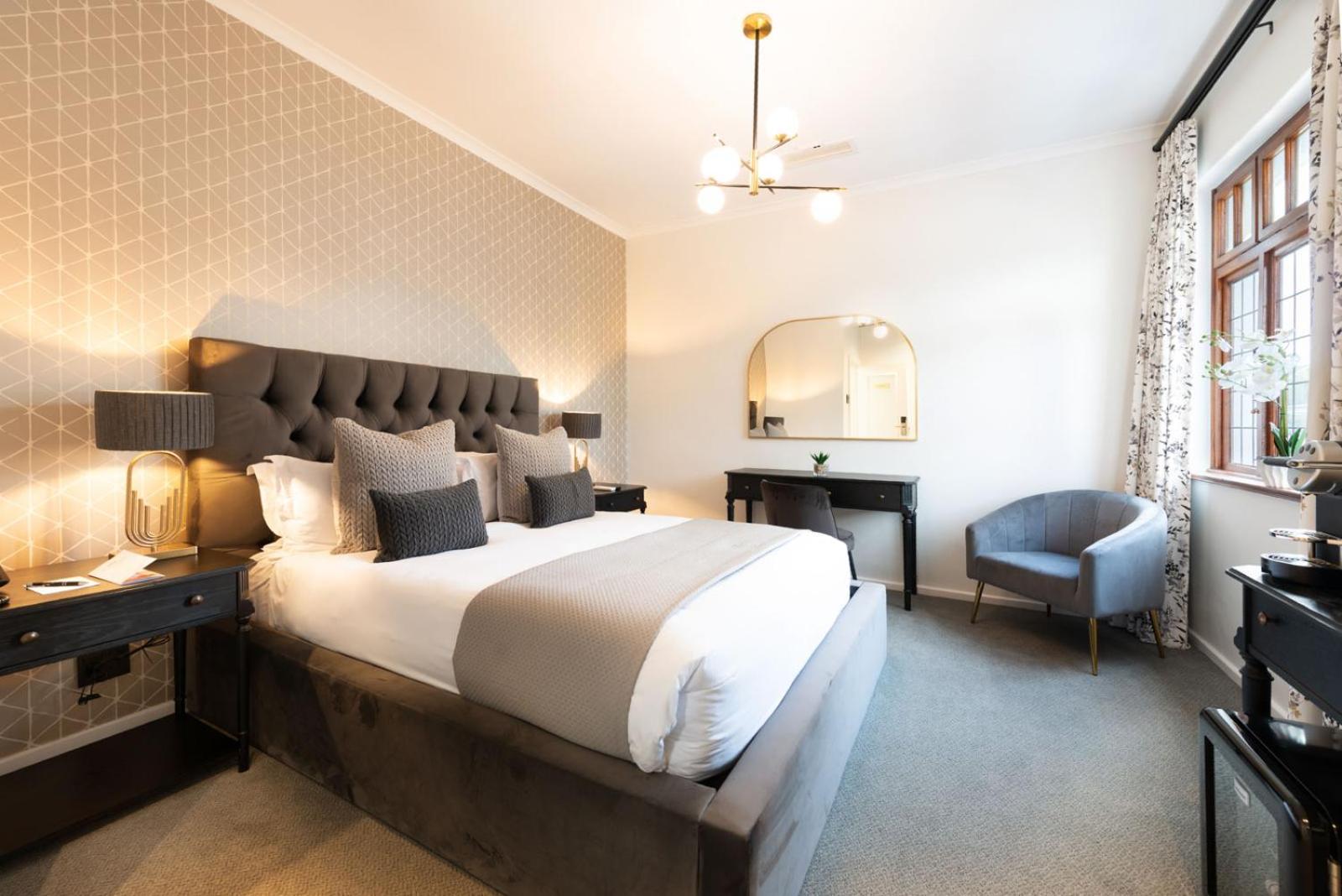 Deluxe Queen Room - Photo 2
