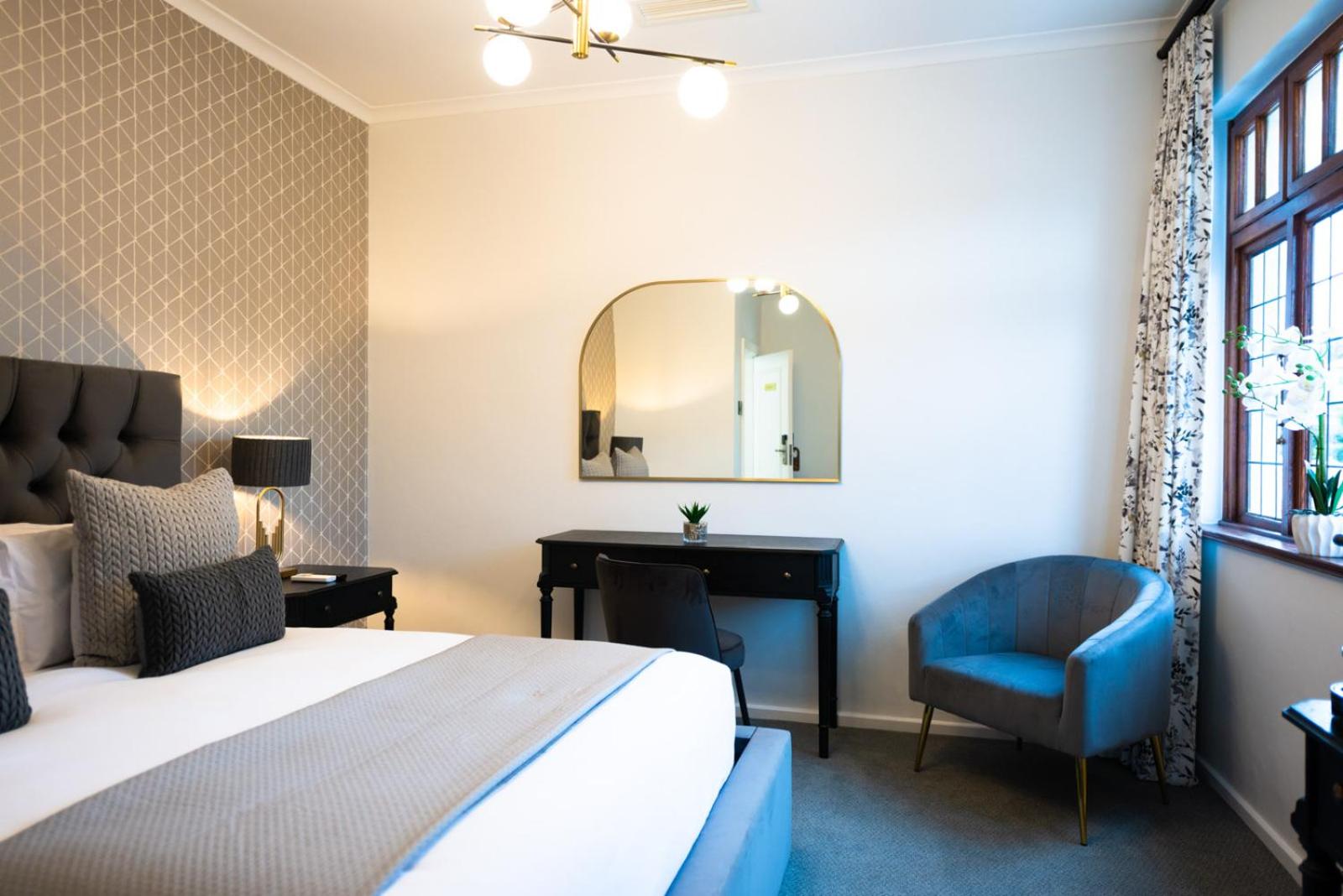 Deluxe Queen Room - Photo 1