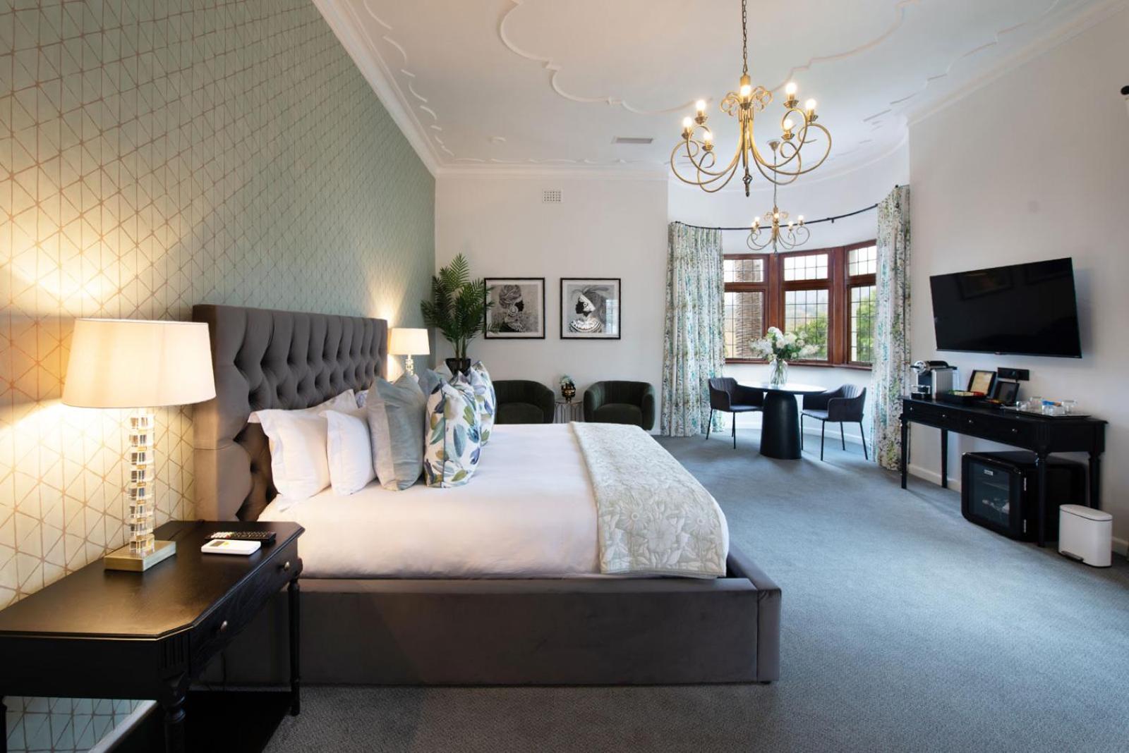 Deluxe King Room - Photo 18