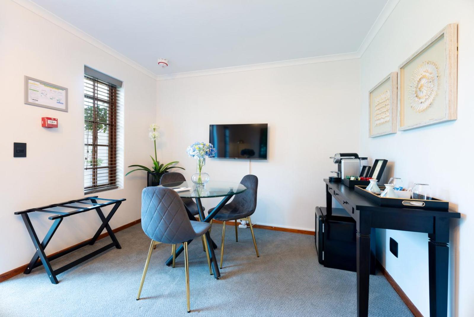 One-Bedroom Suite - Photo 1
