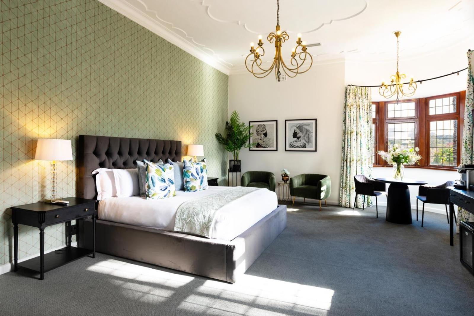 Deluxe King Room - Photo 20