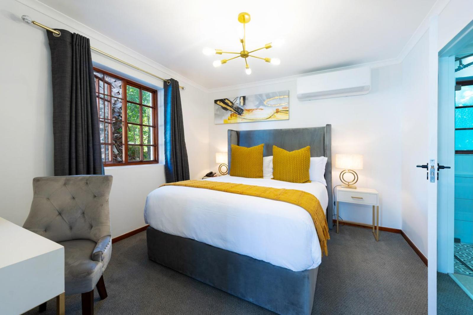 One-Bedroom Suite - Photo 2