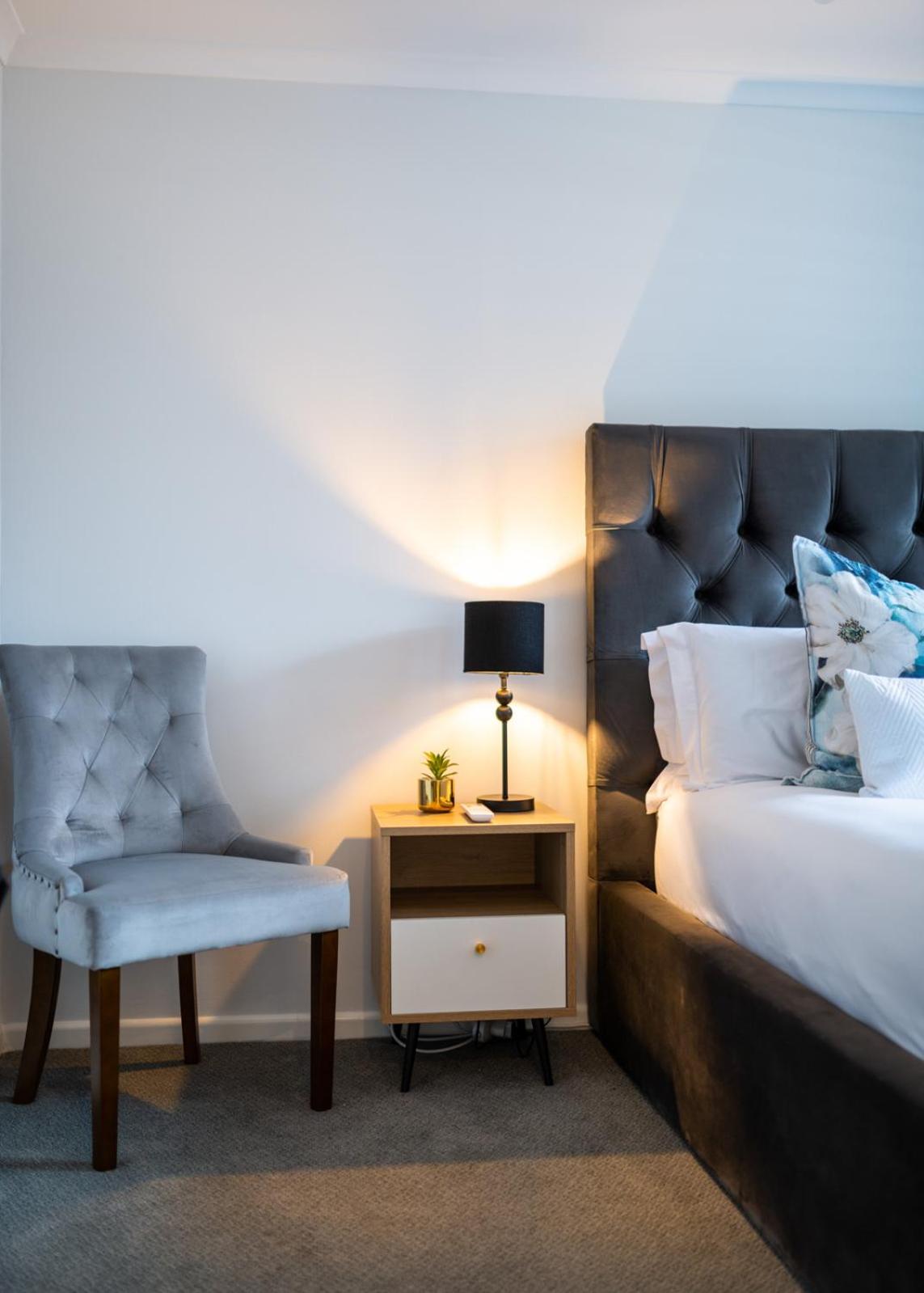 Deluxe King Room - Photo 24