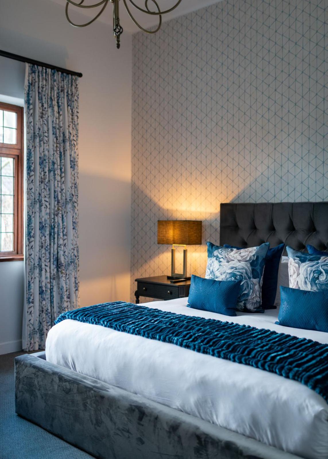 Deluxe King Room - Photo 25