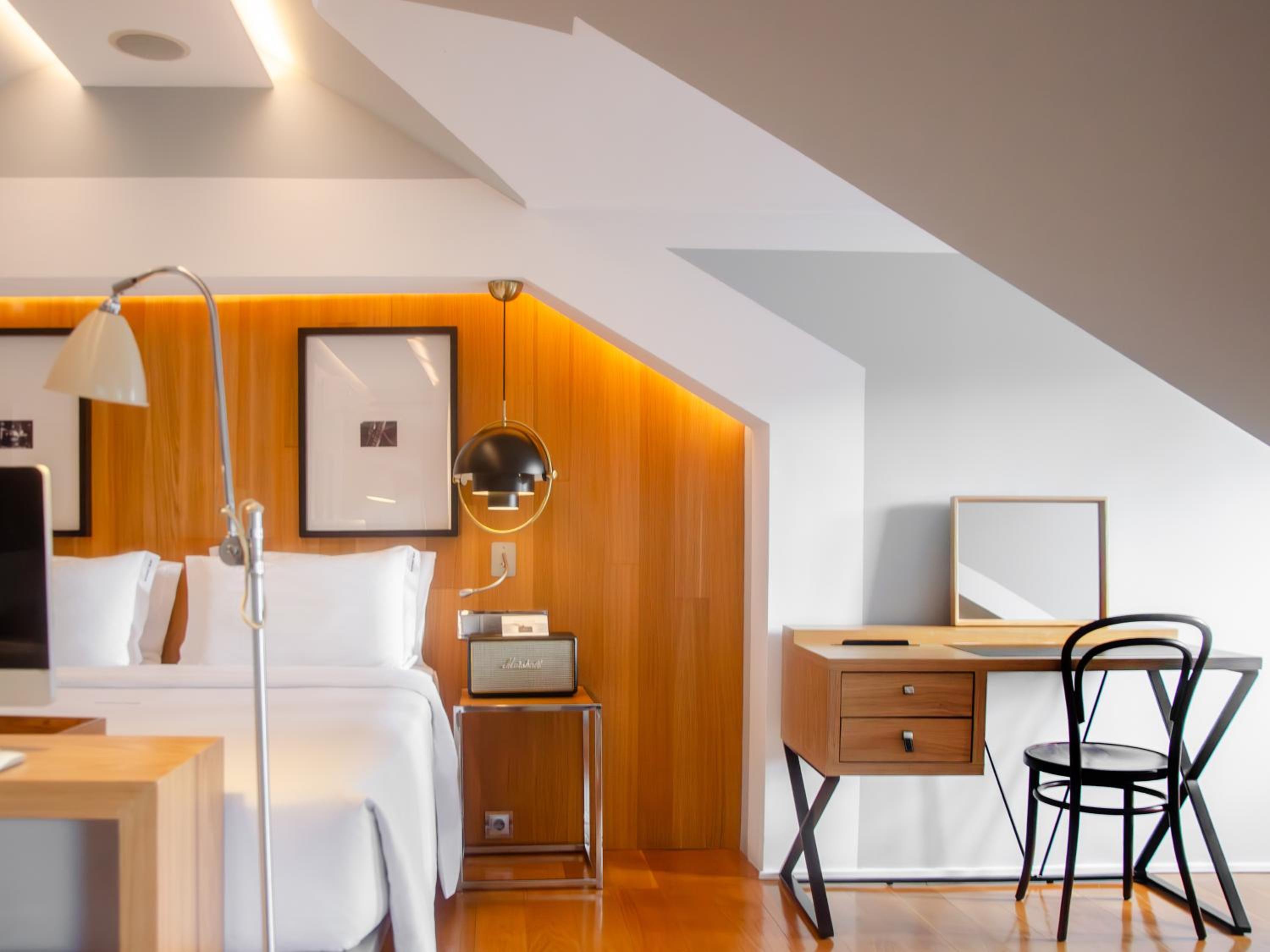 Suite with Castle View thumbnail 6