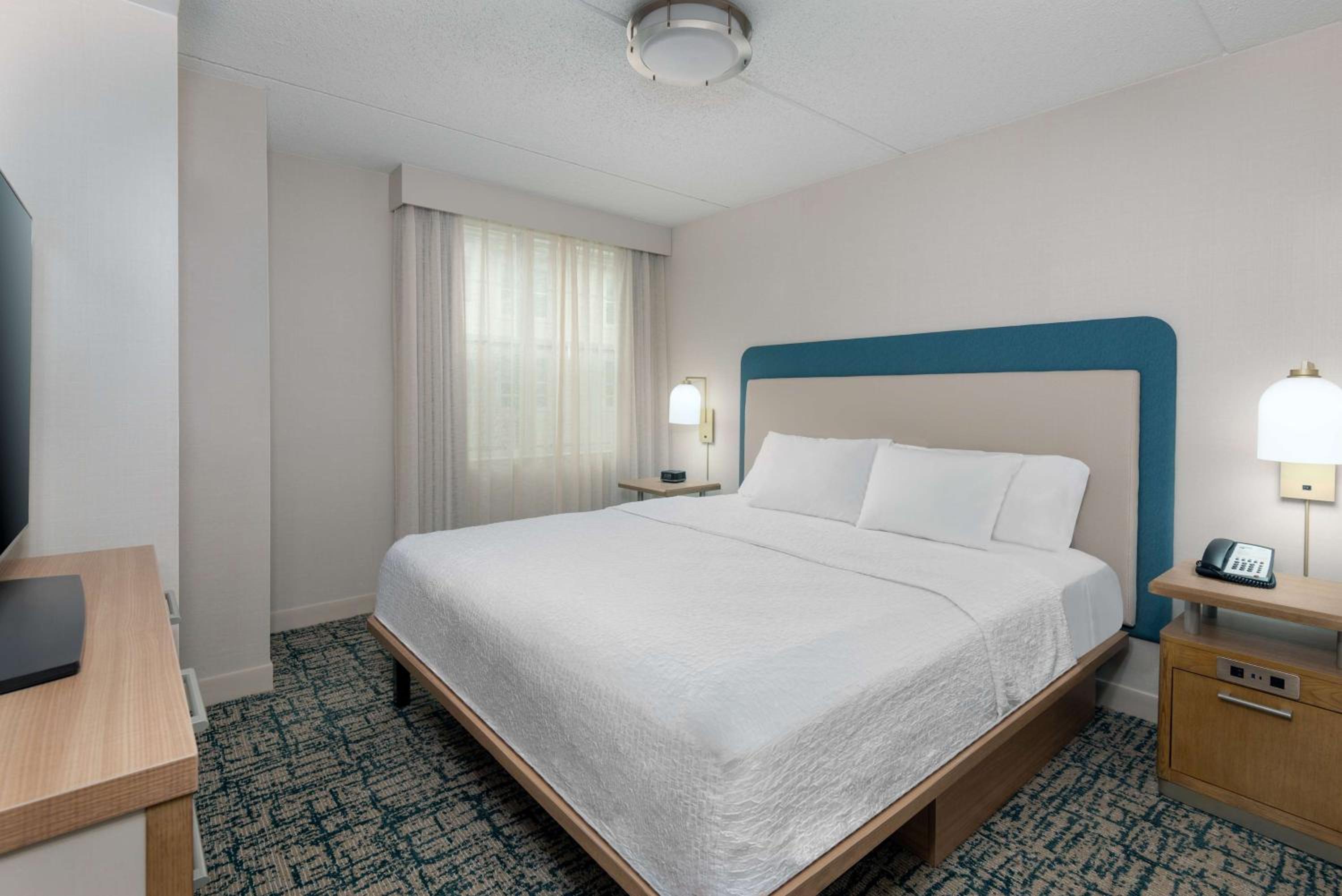 One-Bedroom King Suite - Non-Smoking - Photo 1