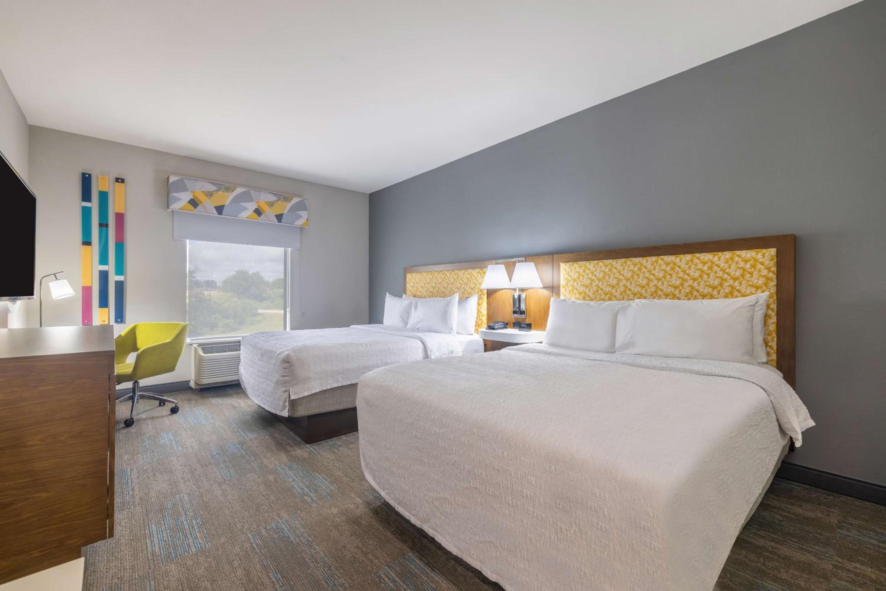 Room with Two Queen Beds - Non-Smoking - Photo 1