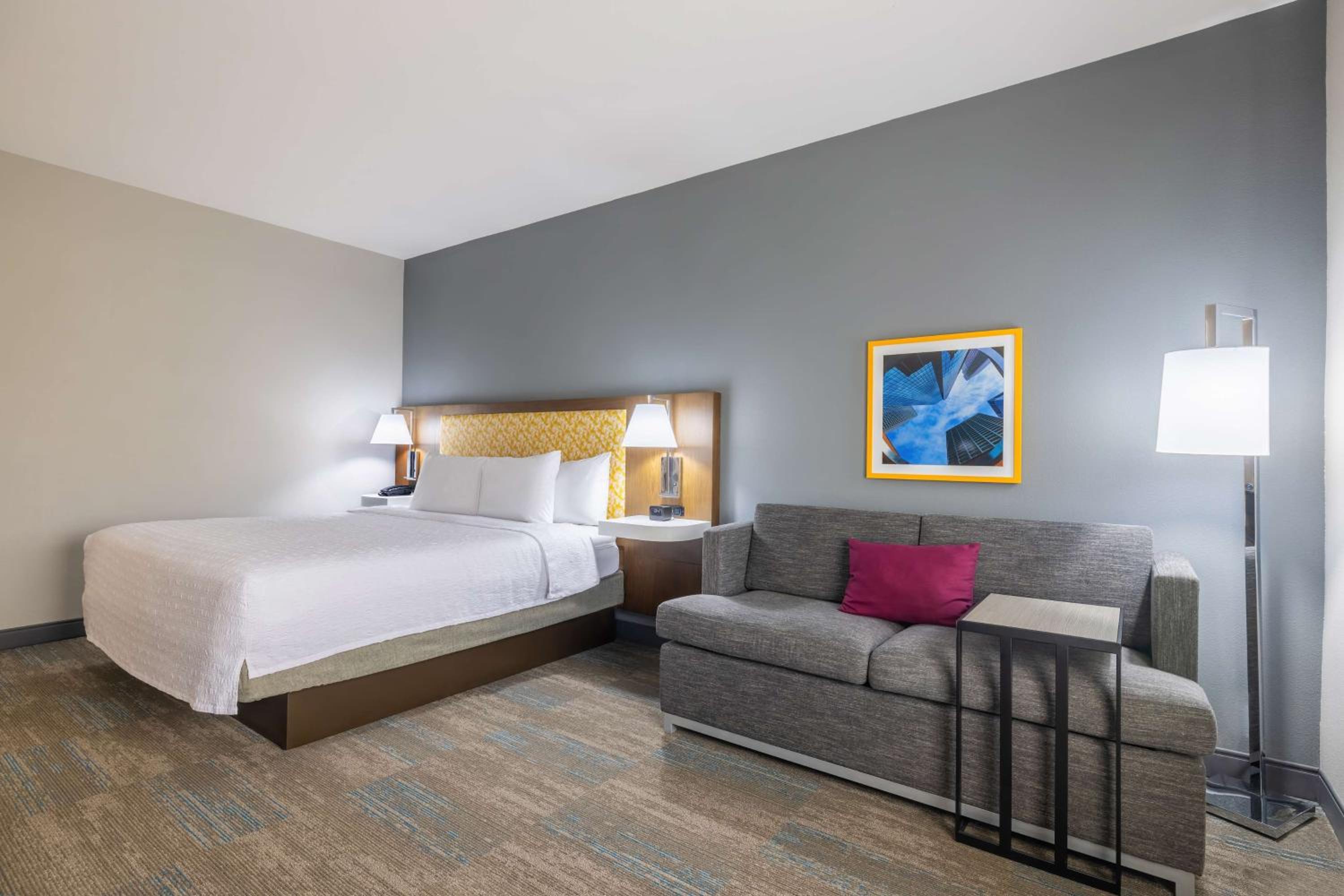 King Room with Sofa Bed - Non-Smoking - Photo 1