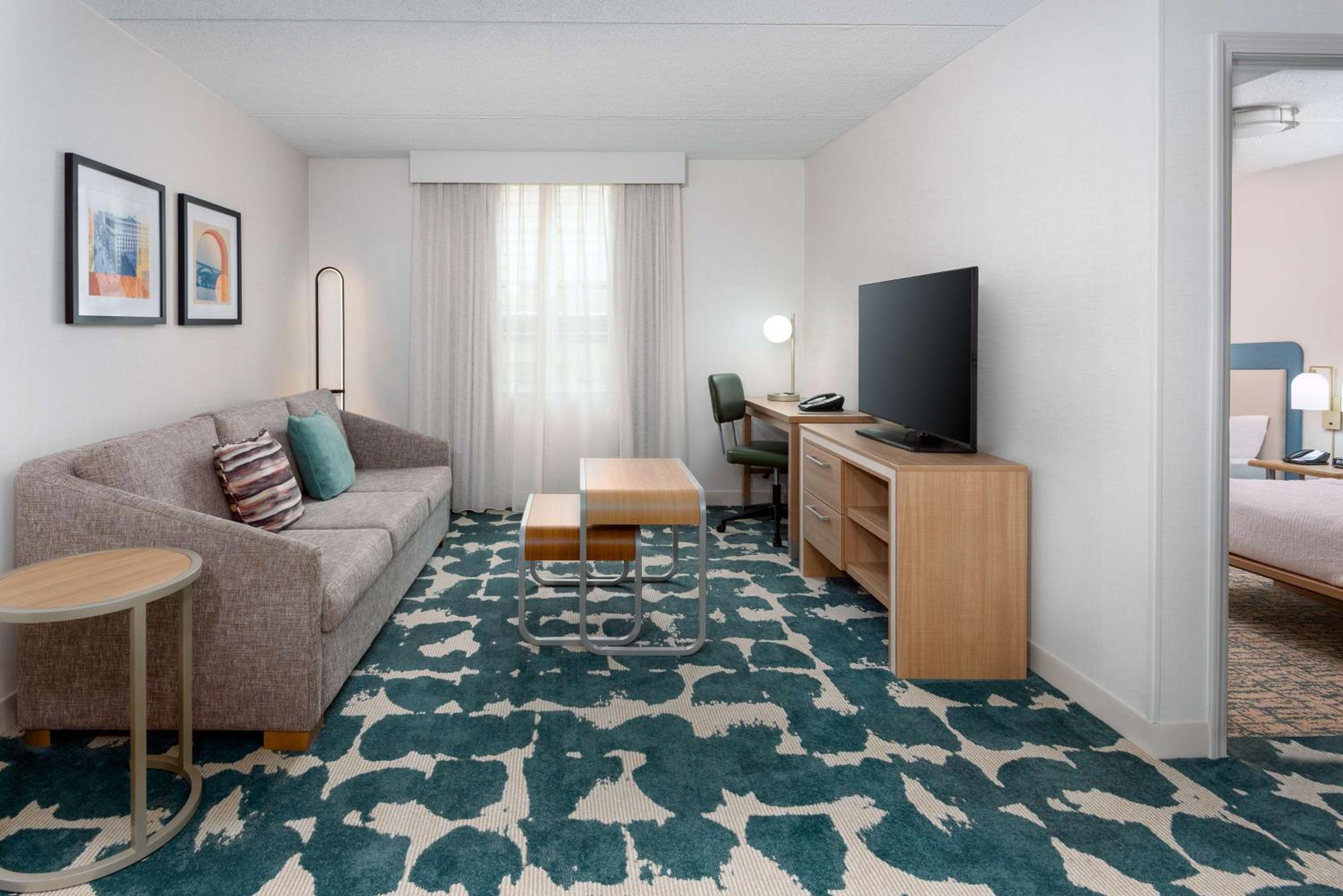 One-Bedroom Suite with Two Double Beds - Non-Smoking - Photo 2