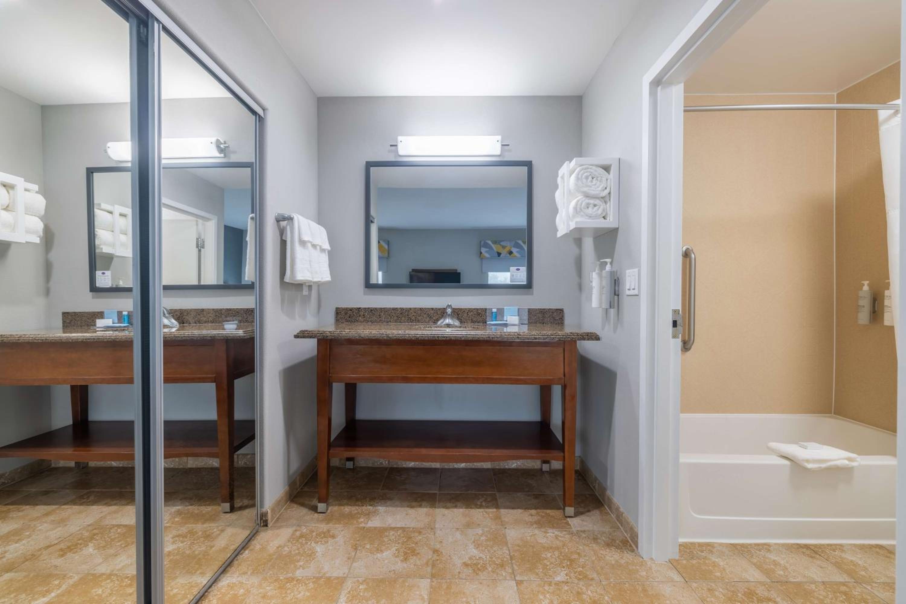 King Studio Suite - Non-Smoking - Photo 4