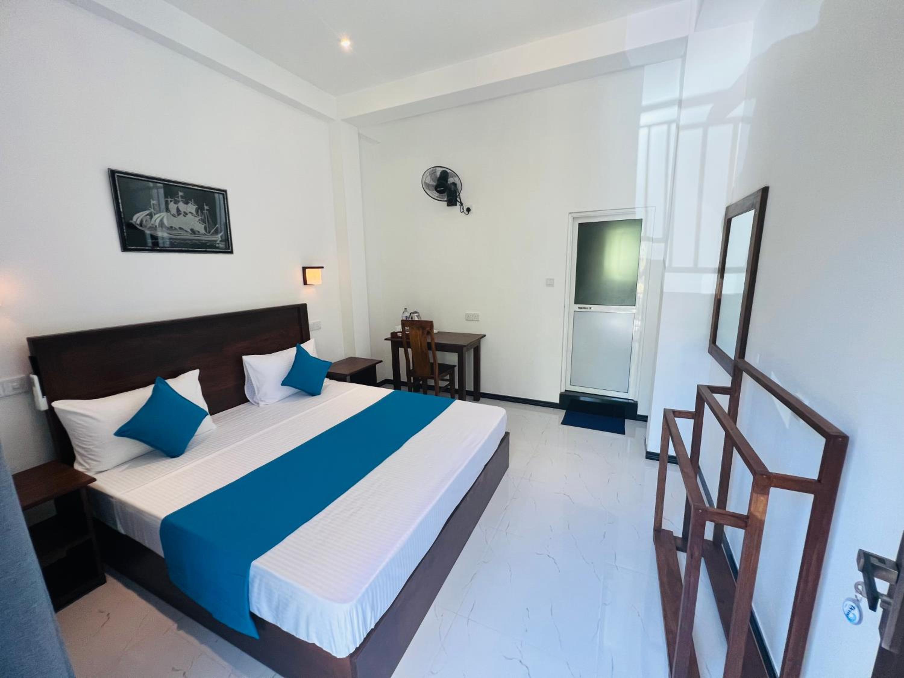 Deluxe Double Room with Balcony photo 3