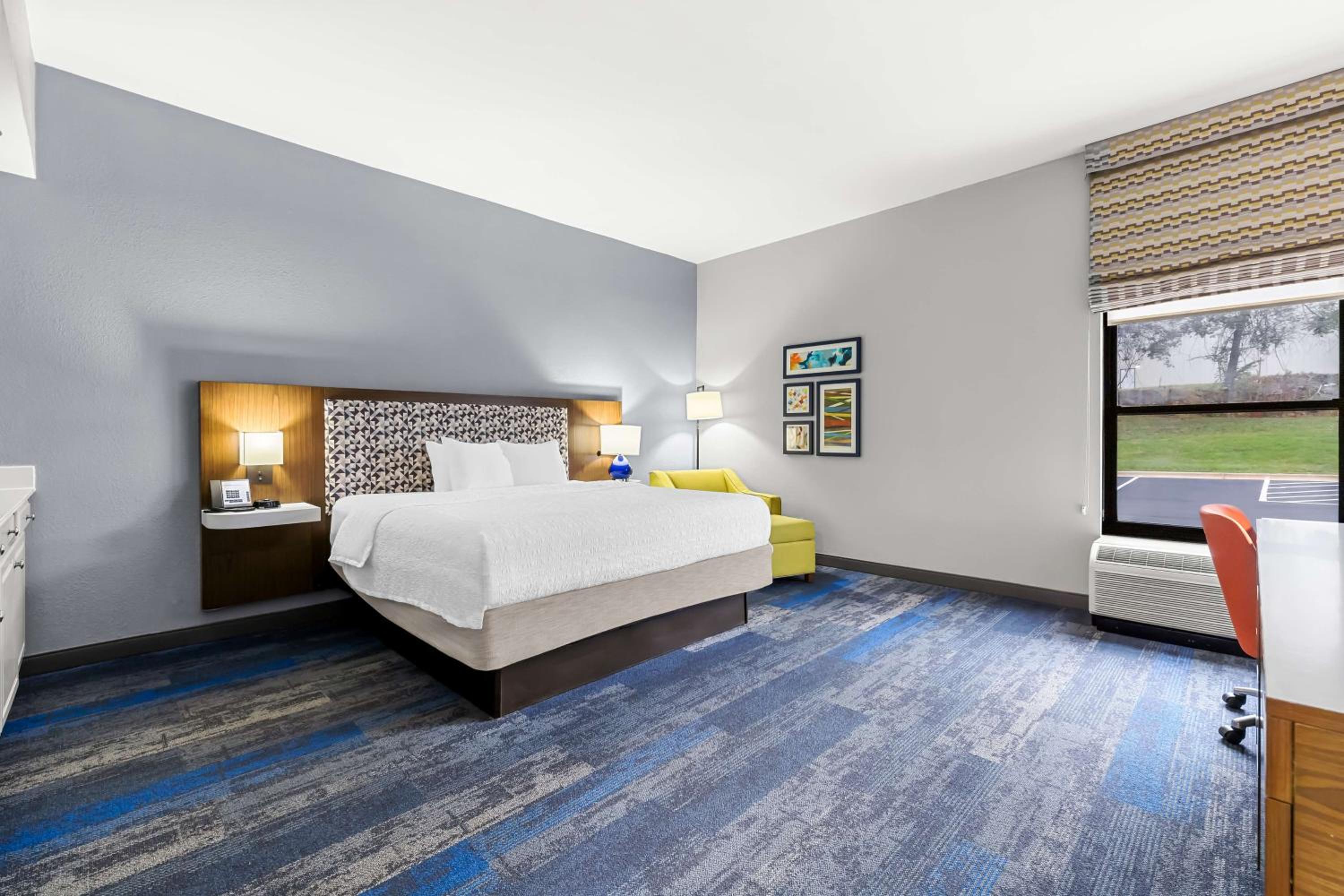 Deluxe King Room - Non-Smoking - Photo 1