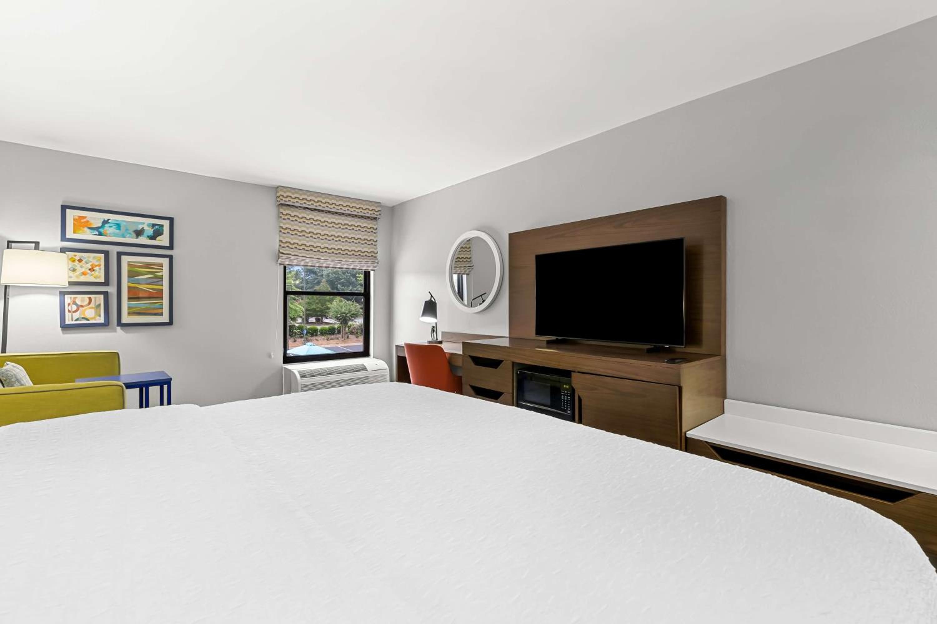 King Room with Sofa Bed and Study - Non-Smoking - Photo 1