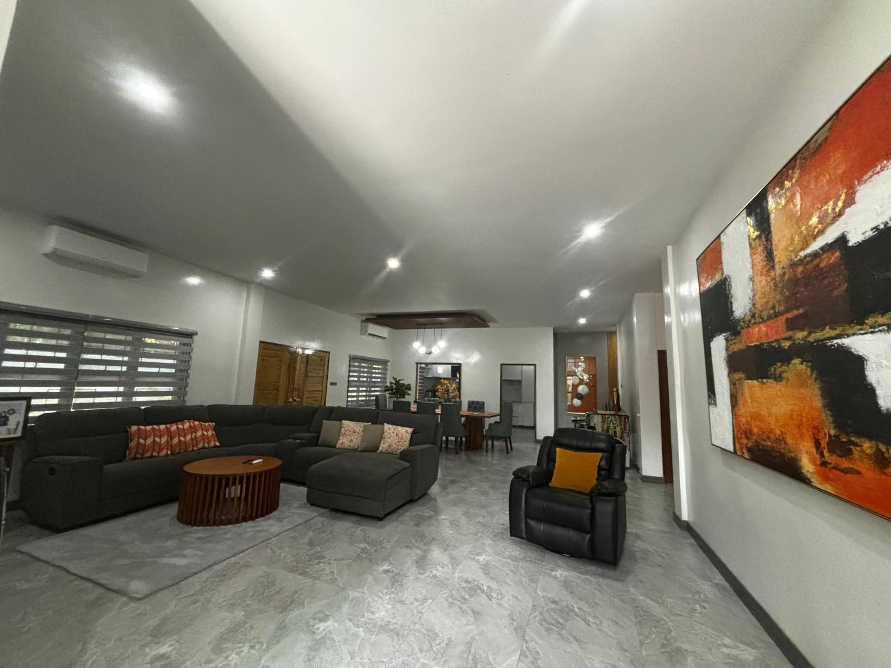 Three-Bedroom House photo 3