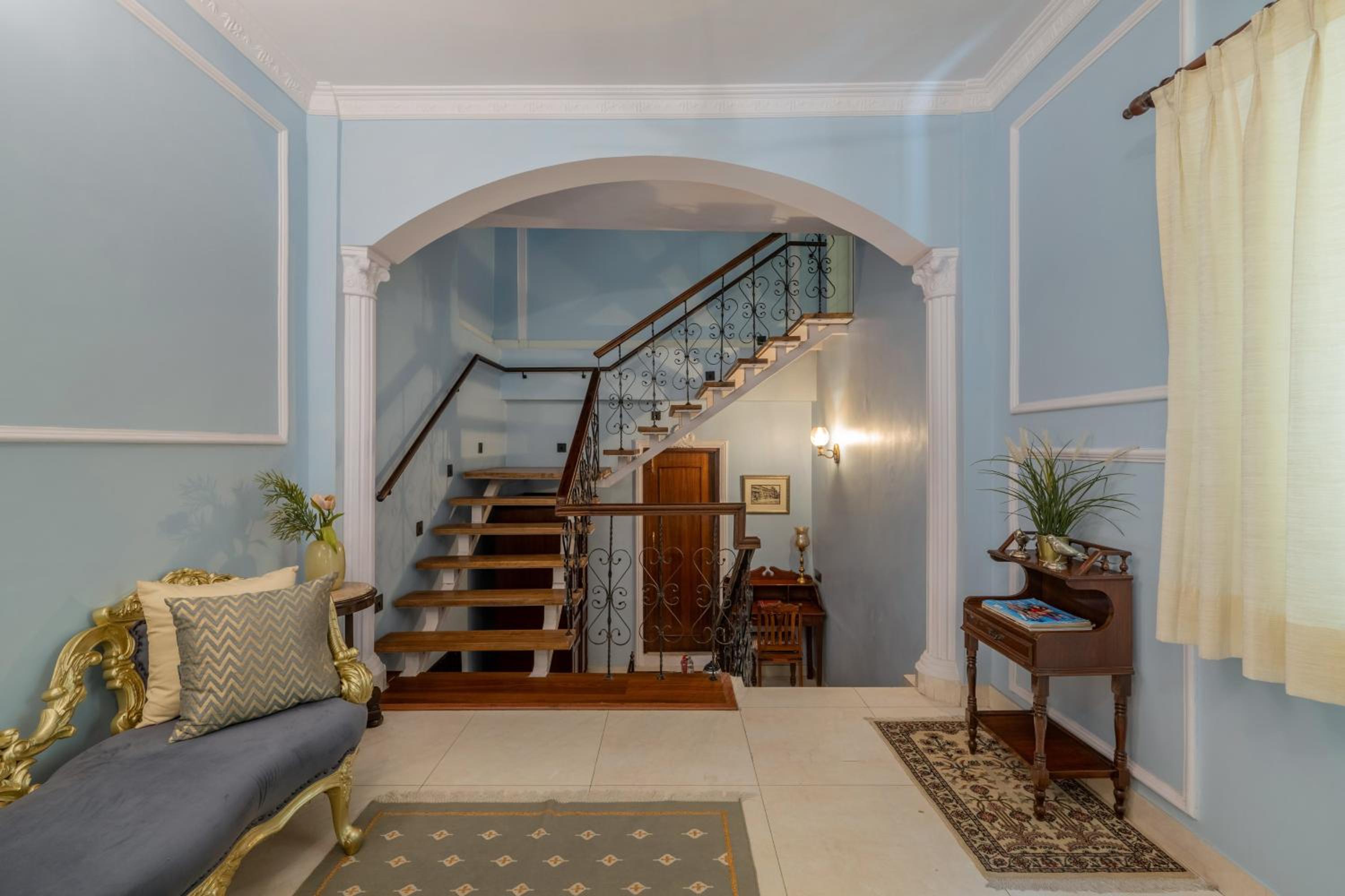 Superior Double Room with full day use of Private car with Chauffeur. - Photo 13