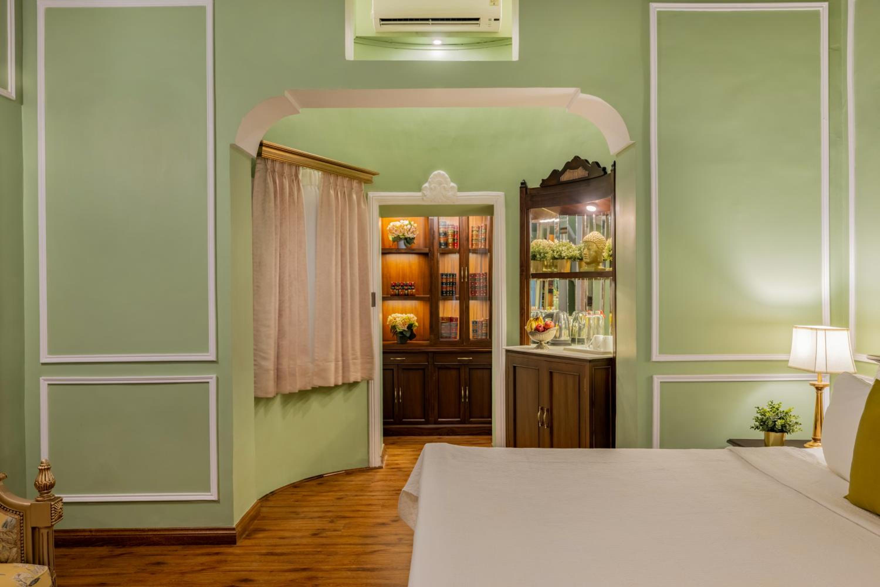 Superior Double Room with full day use of Private car with Chauffeur. - Photo 6