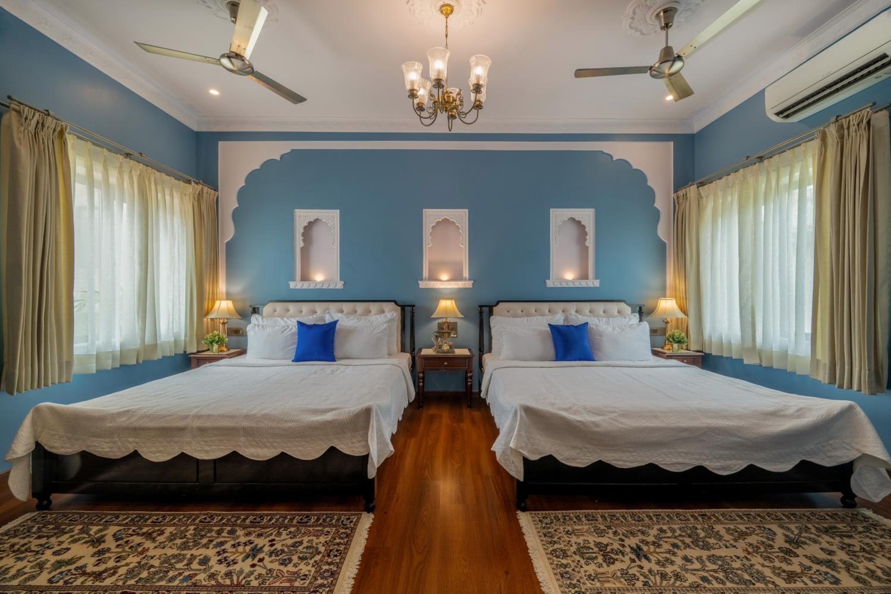 Superior Double Room with full day use of Private car with Chauffeur. - Photo 12