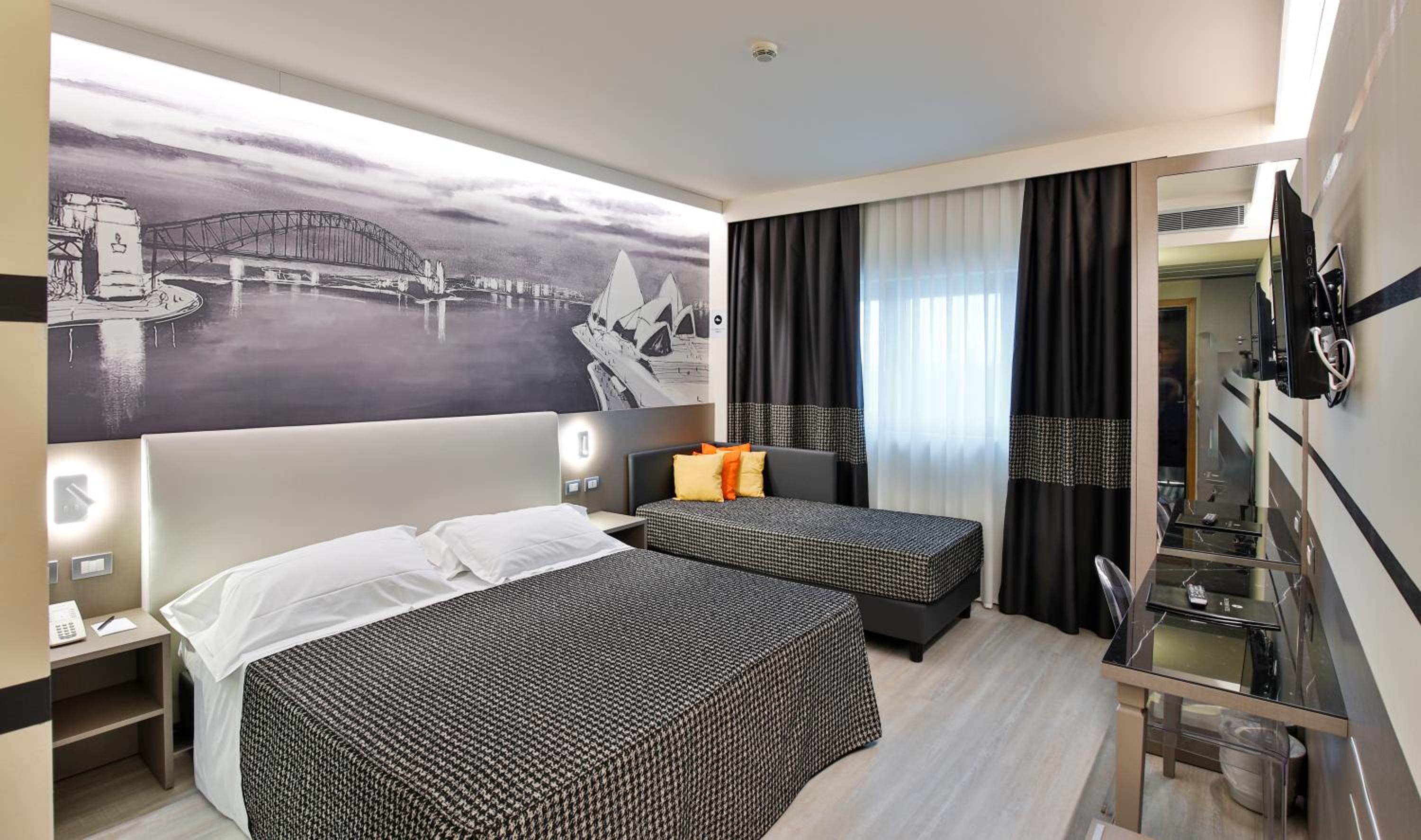 Deluxe Room - Photo 1