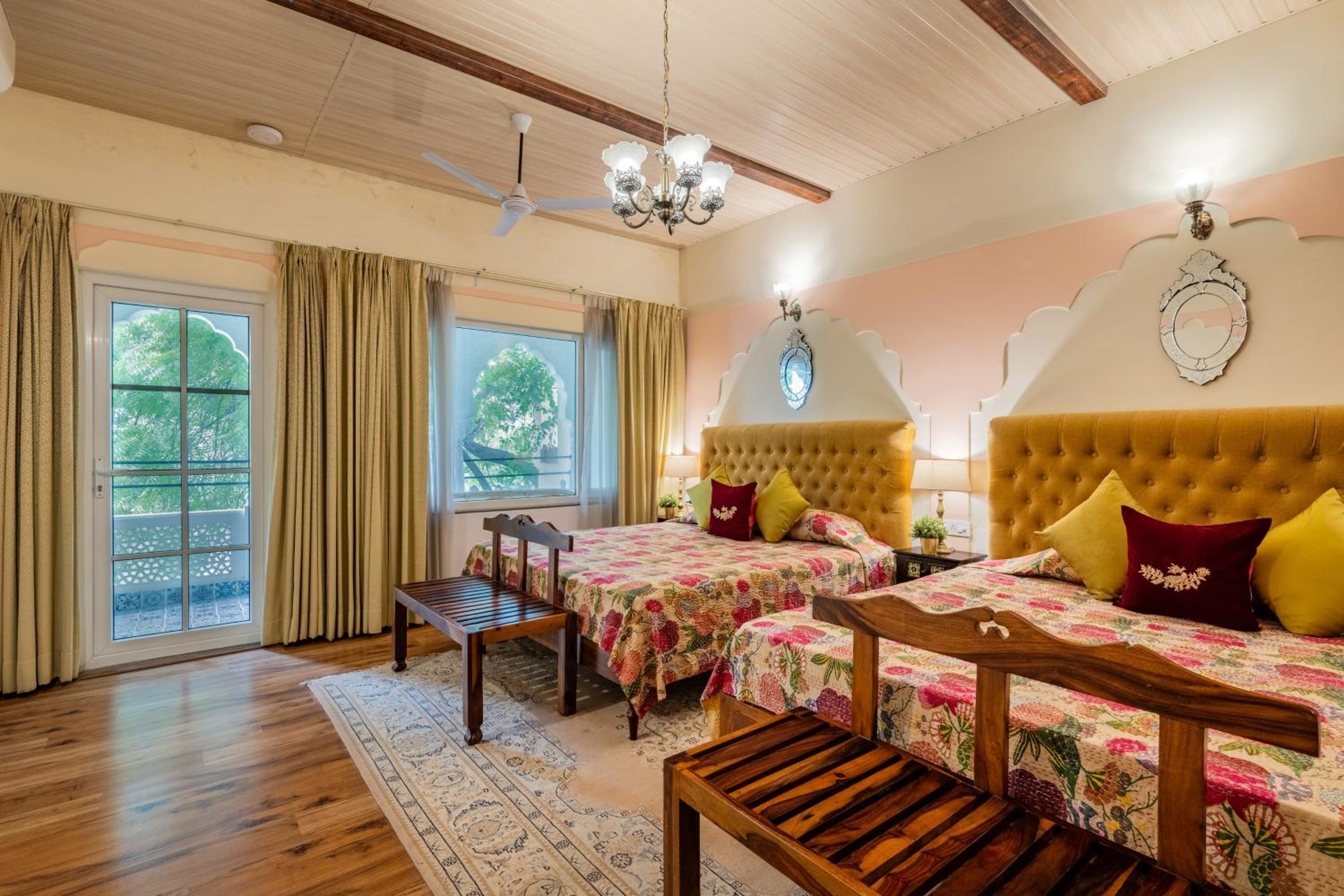 Superior Double Room with full day use of Private car with Chauffeur. - Photo 10